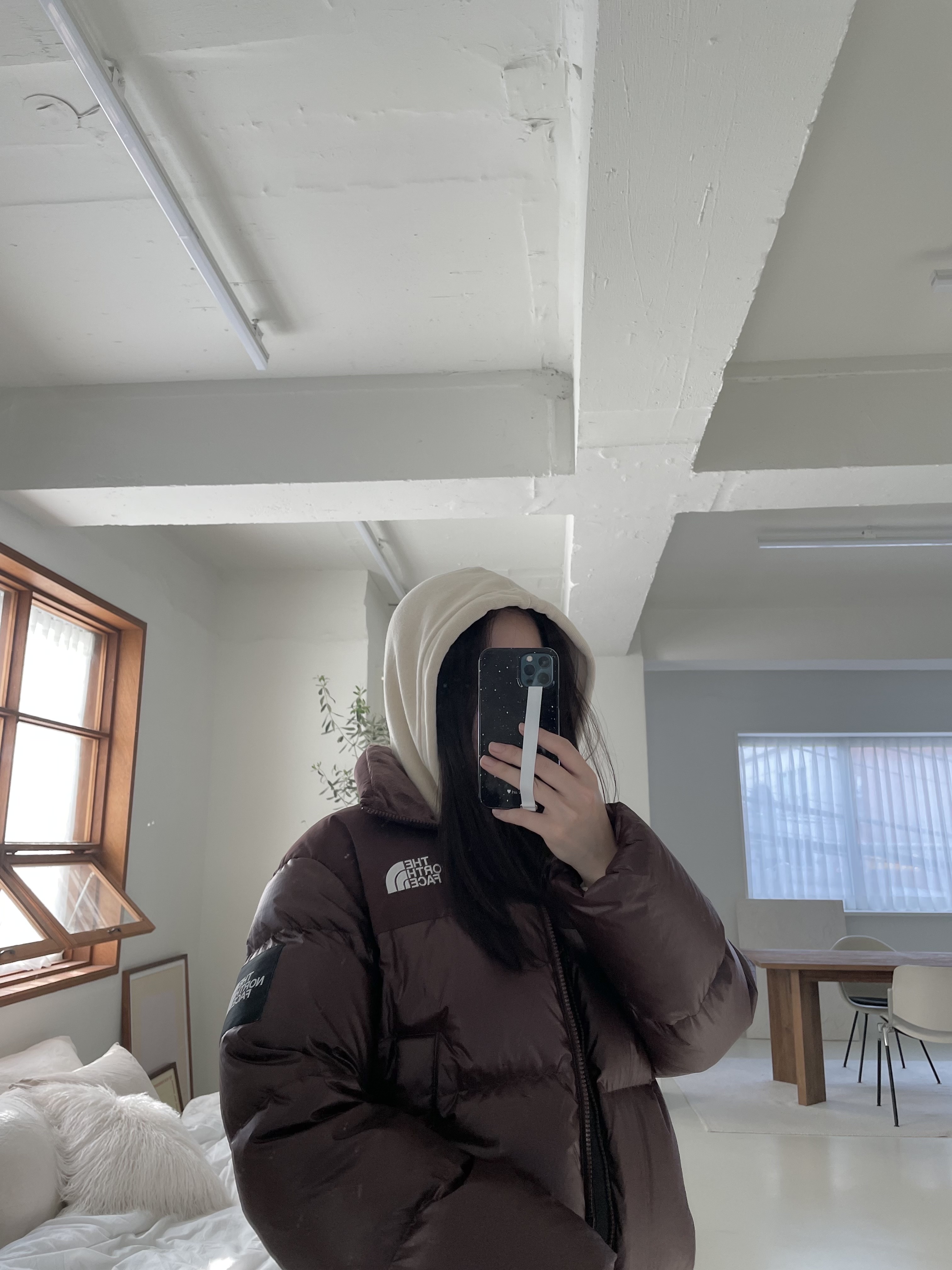(W) The North Face White Label Novelty Nuptse Down Jacket Cocoa Brown 착용 스타일 - 1