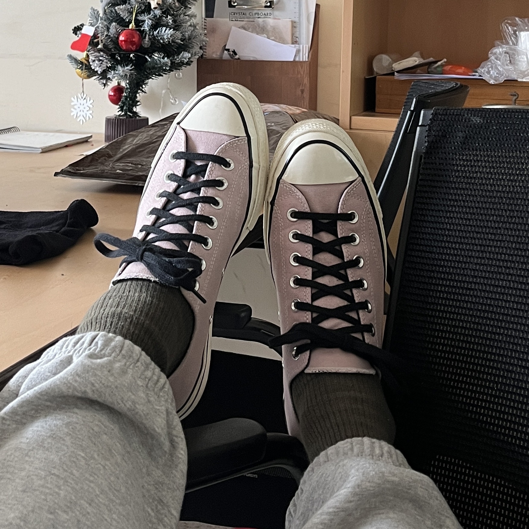 Converse Chuck 70 Ox Plum Chalk 착용 스타일 - 1