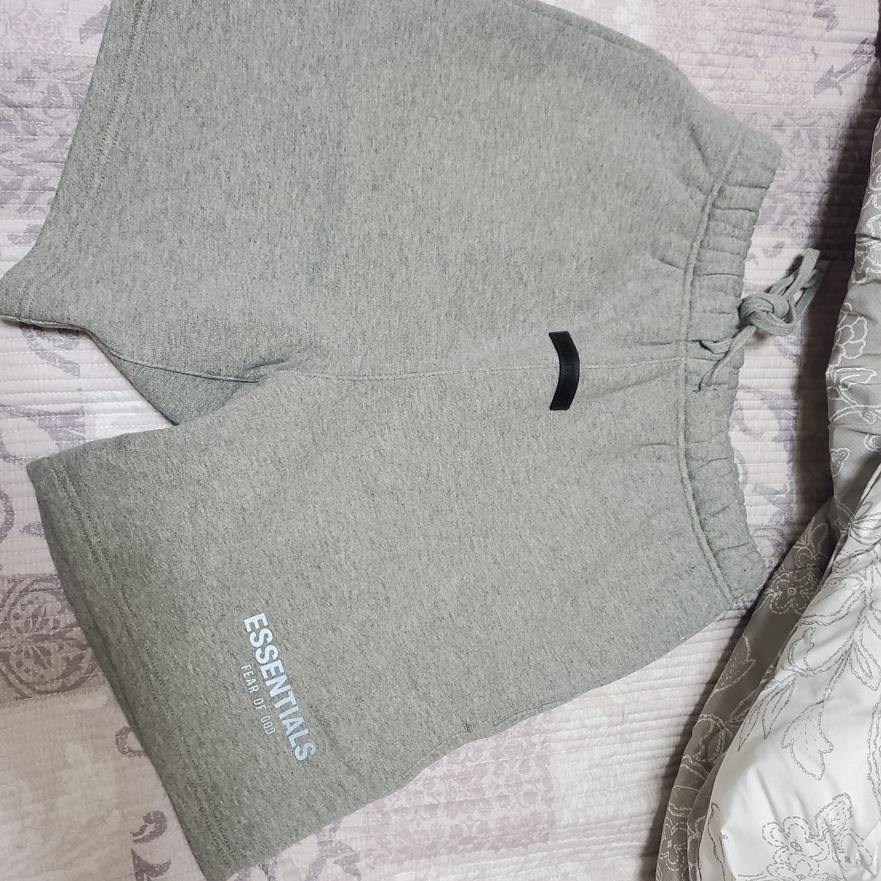 Essentials The Core Collection Sweatshorts Heather Oatmeal 착용 스타일 - 2