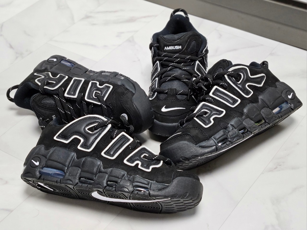 Nike x Ambush Air More Uptempo Low Black and White 착용 스타일 - 1