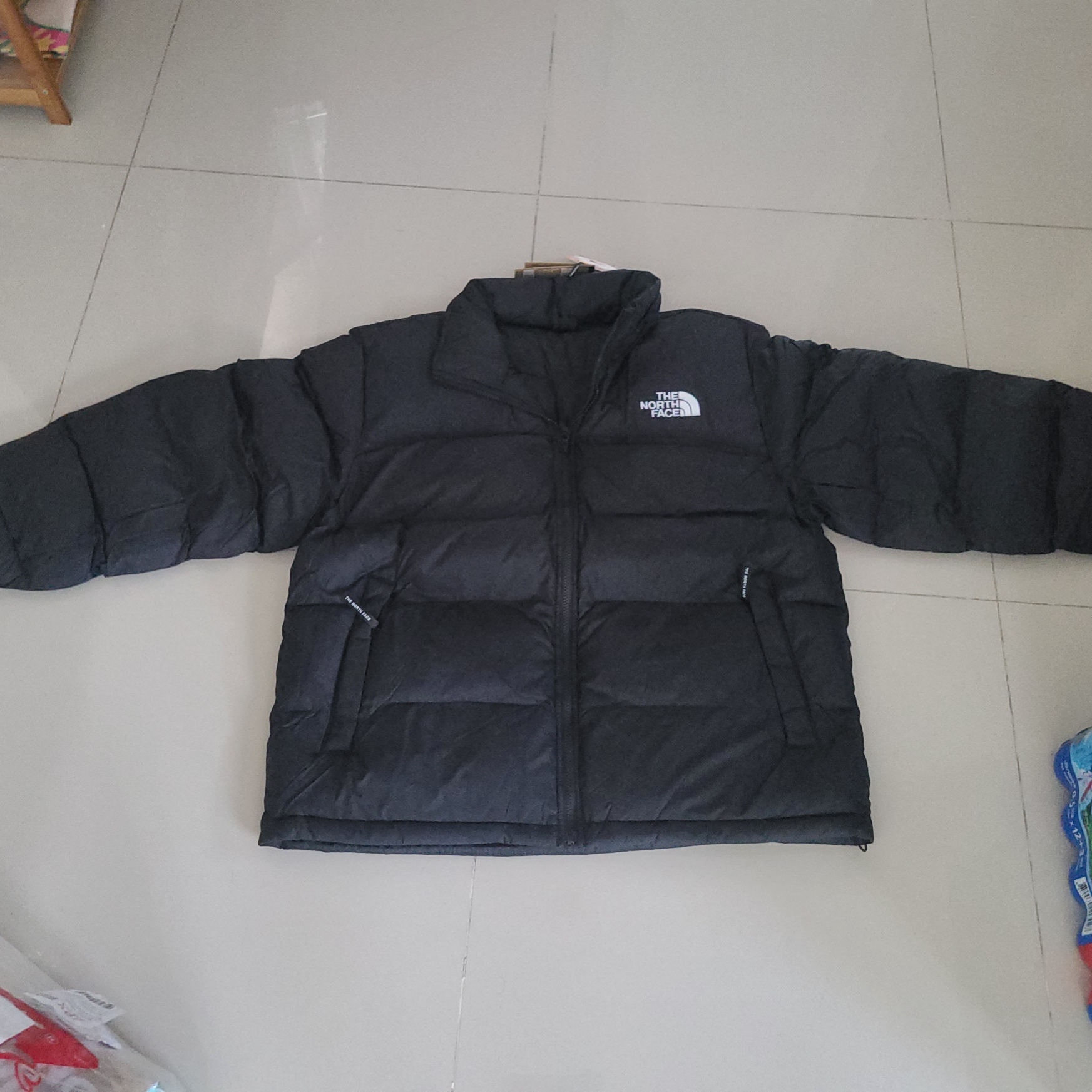 The North Face New Puffy Jacket Black 착용 스타일