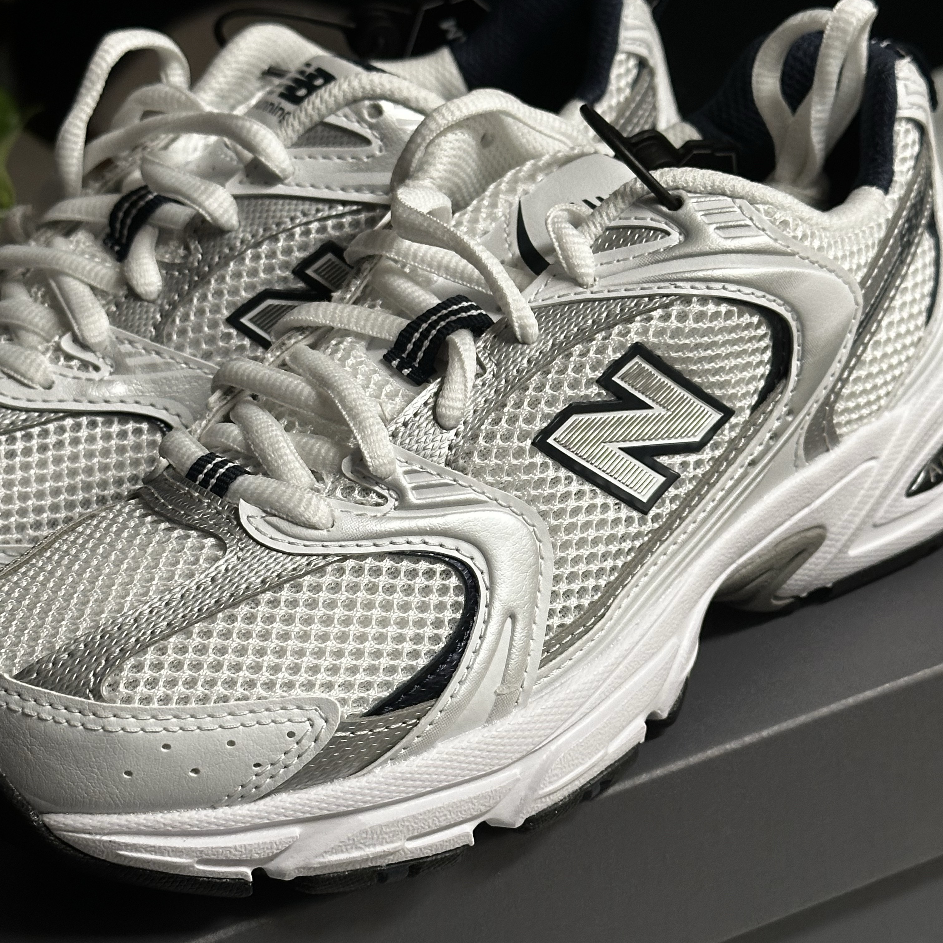 New Balance 530 White 착용 스타일