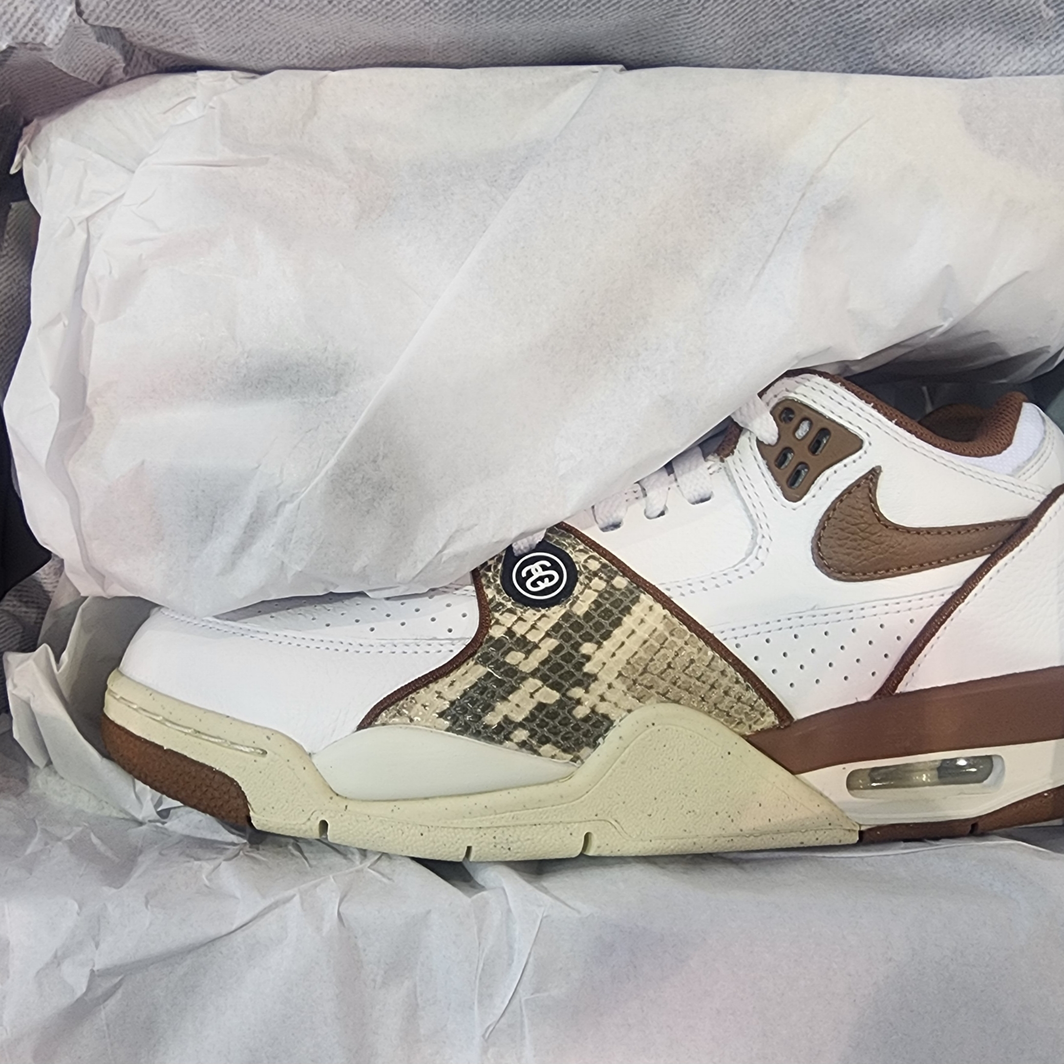 Nike x Stussy Air Flight 89 Low White and Pecan 착용 스타일 - 4
