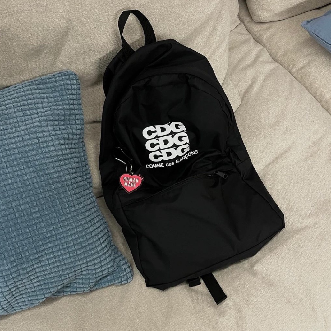 CDG Backpack Black 착용 스타일