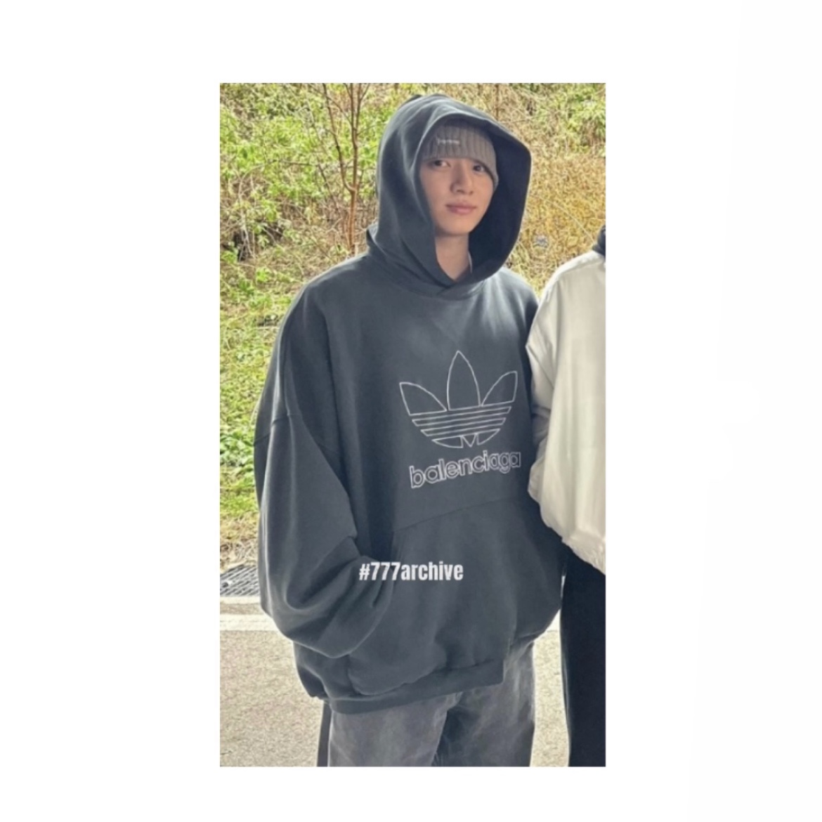 Balenciaga x Adidas Heavyweight Fleece Oversized Hoodie Green 착용 스타일 - 1