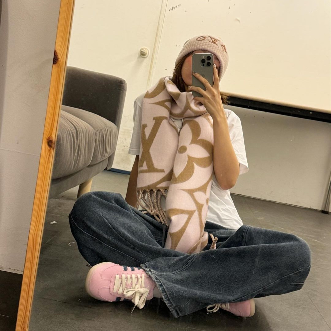 Adidas x Notitle. Samba OG Pink 착용 스타일 - 2