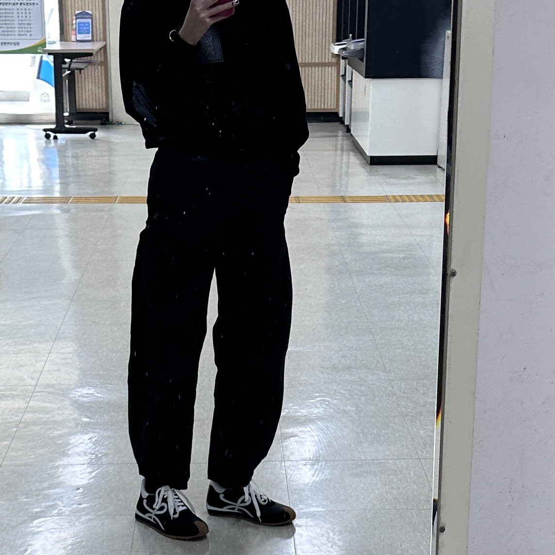 (W) Loewe Flow Runner in Suede and Nylon Black White, Sansan Gear Side Snap Pants Black 착용 스타일 - 3