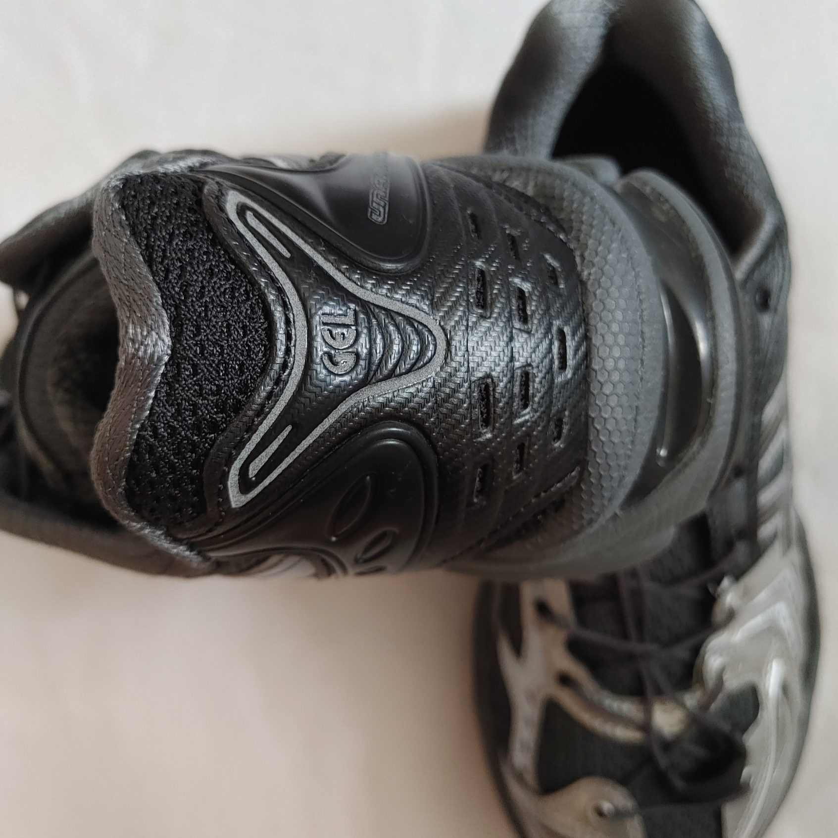 Asics x Unaffected Gel-Kayano 14 Silver Moon 착용 스타일 - 1