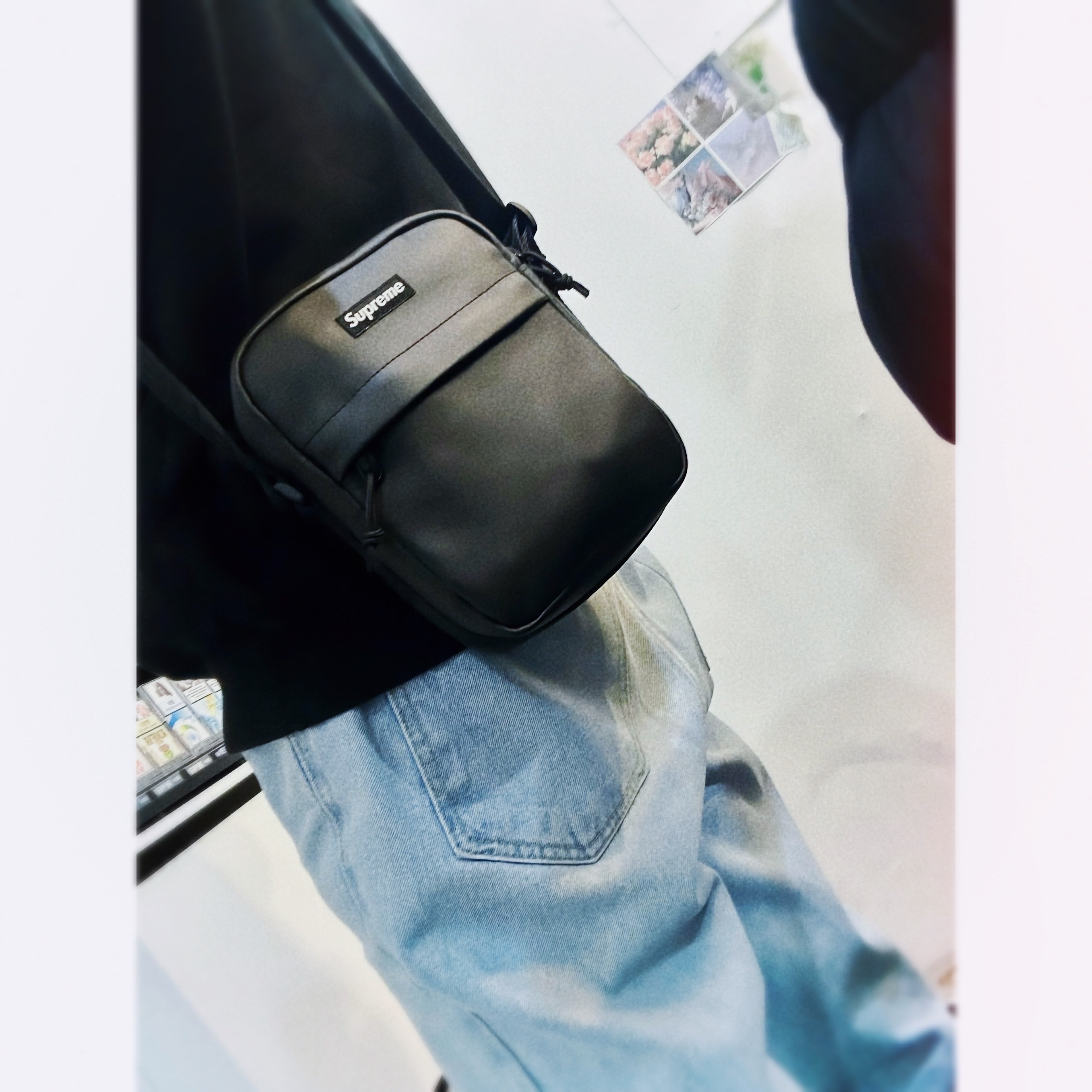 Supreme Leather Shoulder Bag Black - 23FW 착용 스타일