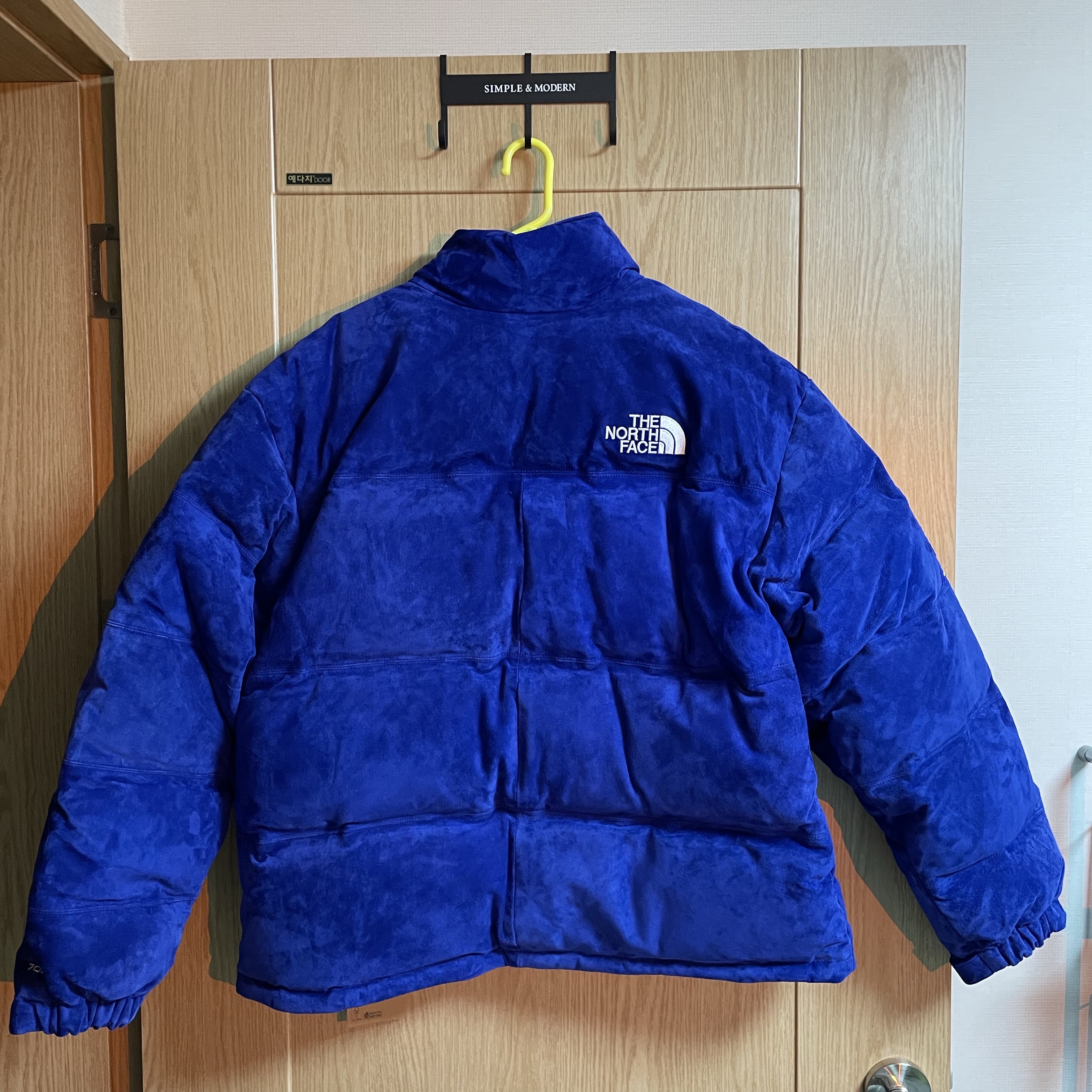 Supreme x The North Face Suede Nuptse Jacket Blue - 23FW 착용 스타일 - 8