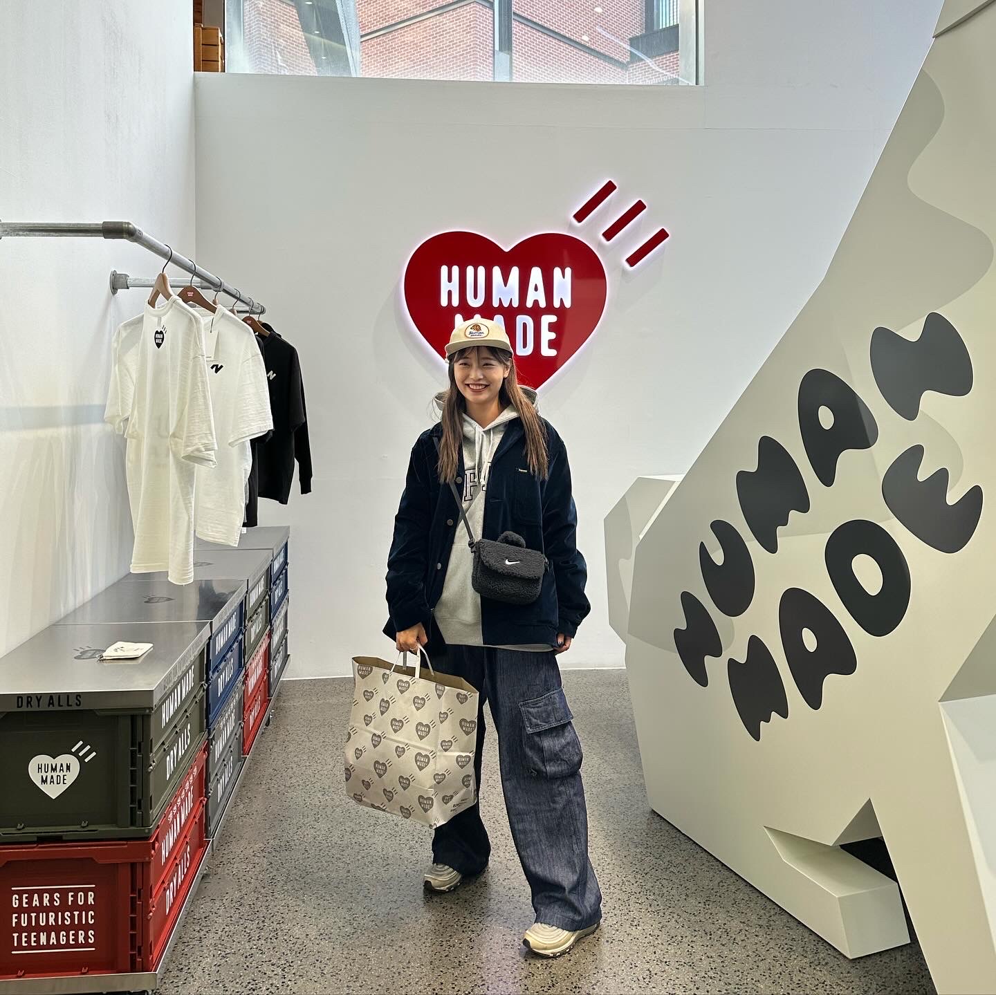 Human Made 6 Panel Corduroy Cap White, (Kids) Nike NSW Faux Fur Crossbody Bag Black 착용 스타일 - 1