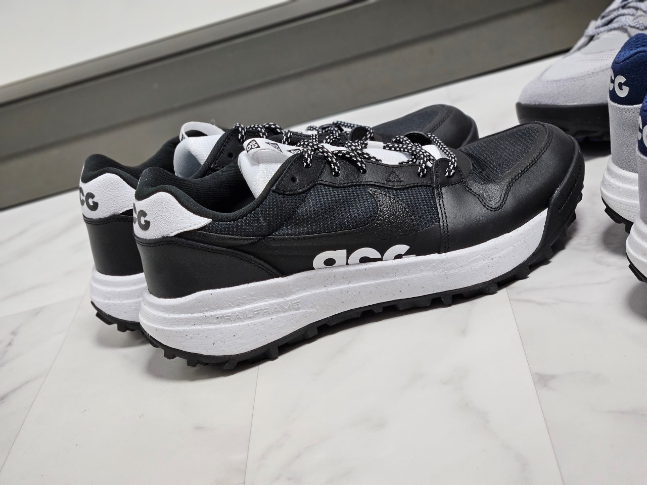 Nike ACG Lowcate Black White 착용 스타일 - 4