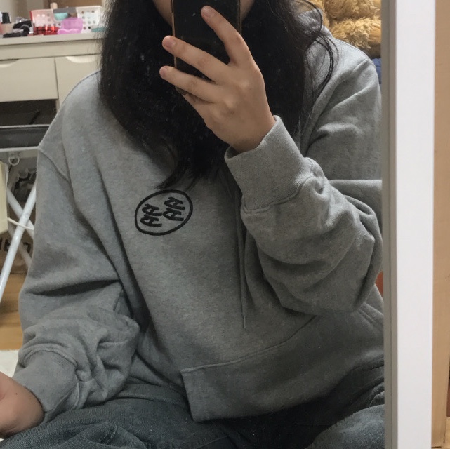 Dada Logo Hoodie Grey 착용 스타일 - 2
