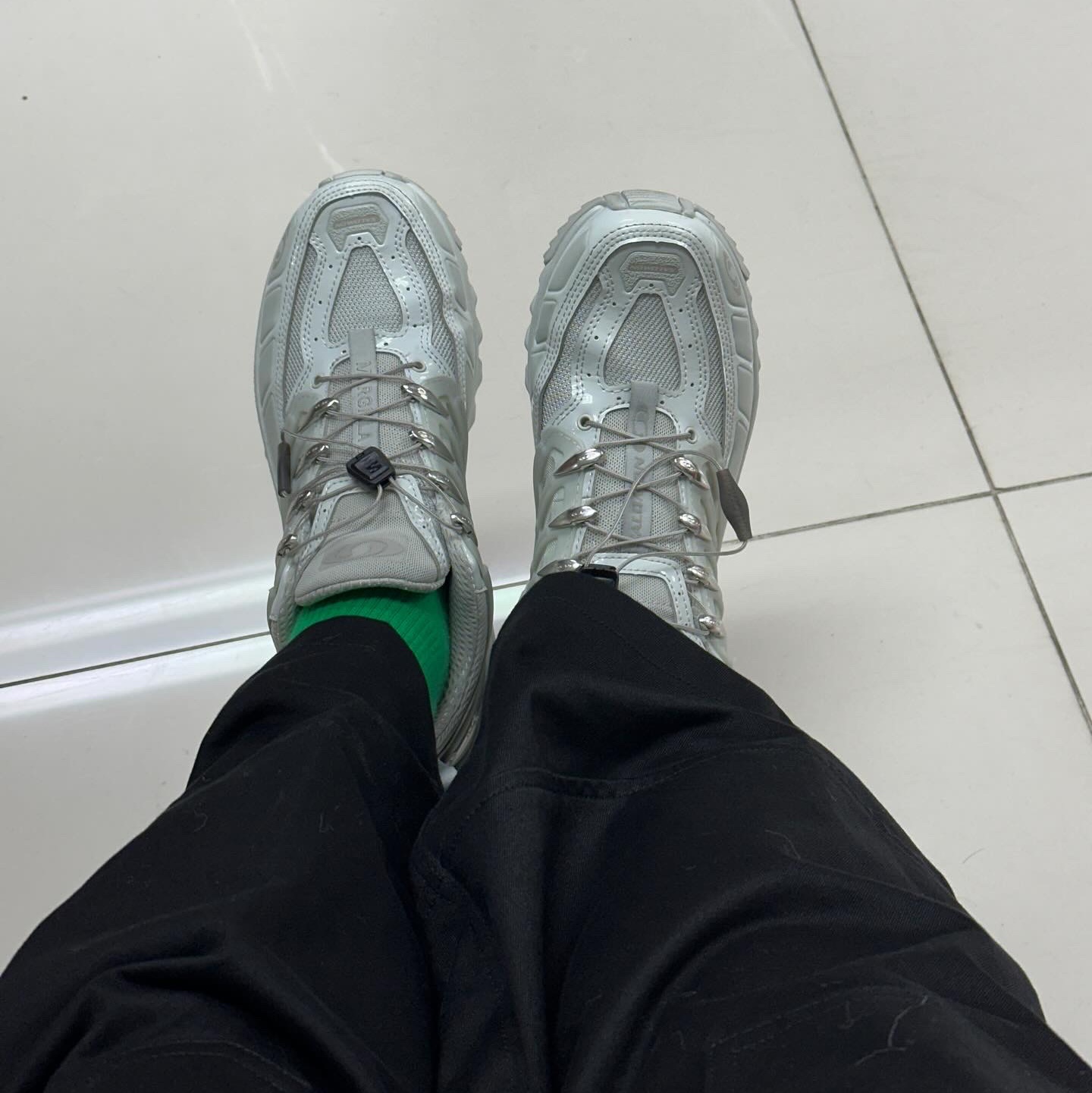 Salomon x MM6 Maison Margiela ACS Pro Metal Ghost Grey 착용 스타일