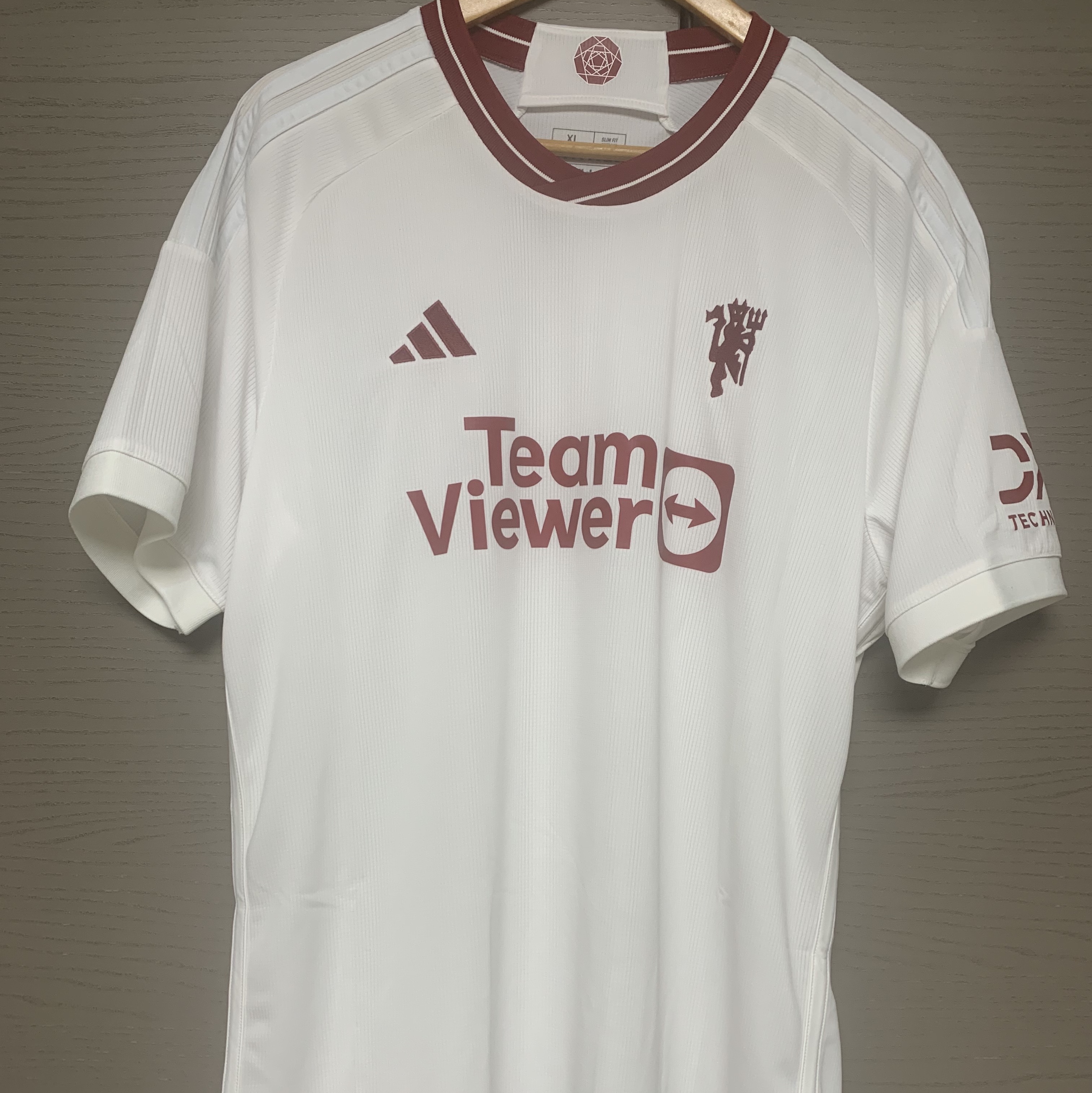 Adidas Manchester United 2023/24 3rd Jersey Cloud White - US Sizing (Non Marking Ver.) 착용 스타일 - 2