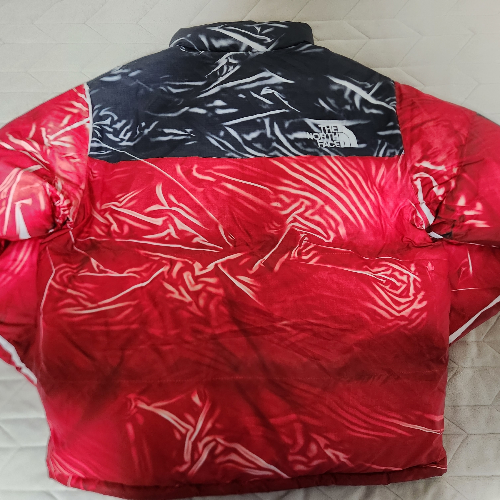 Supreme x The North Face Trompe L’oeil Printed Nuptse Jacket Red - 23SS 착용 스타일 - 2