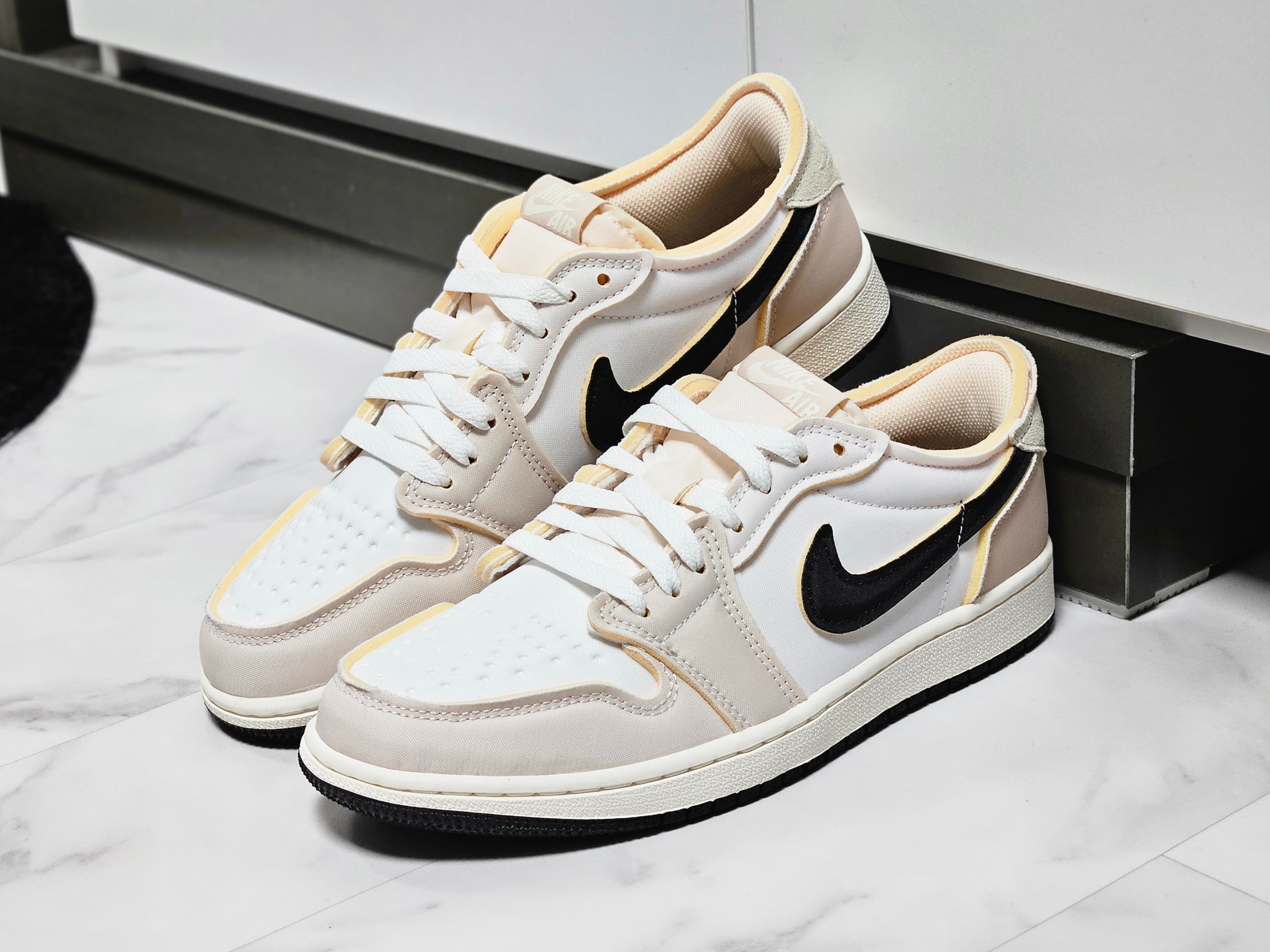 Jordan 1 Retro Low OG EX White and Coconut Milk 착용 스타일 - 10