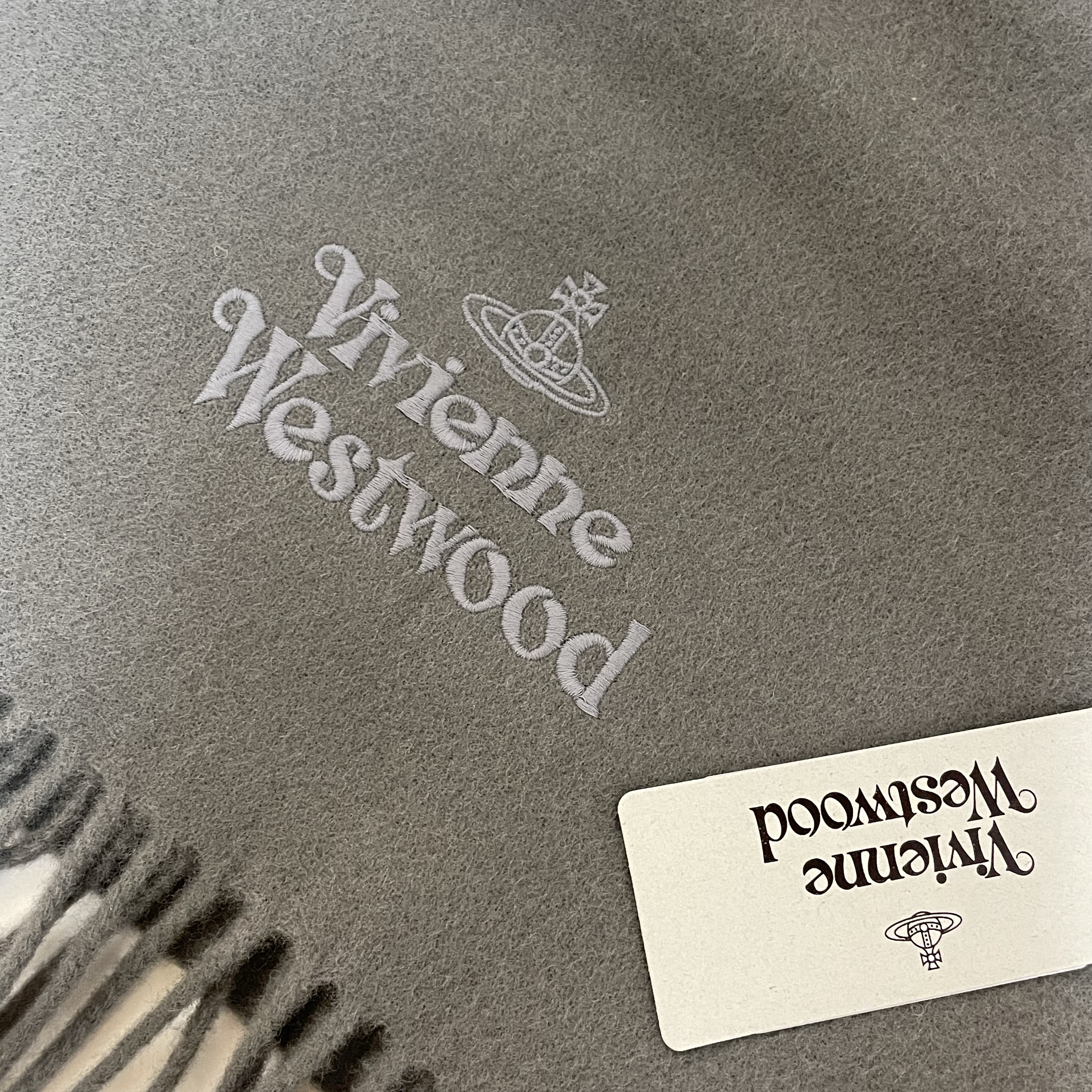 Vivienne Westwood  Embroidered Lambswool Muffler Grey 착용 스타일