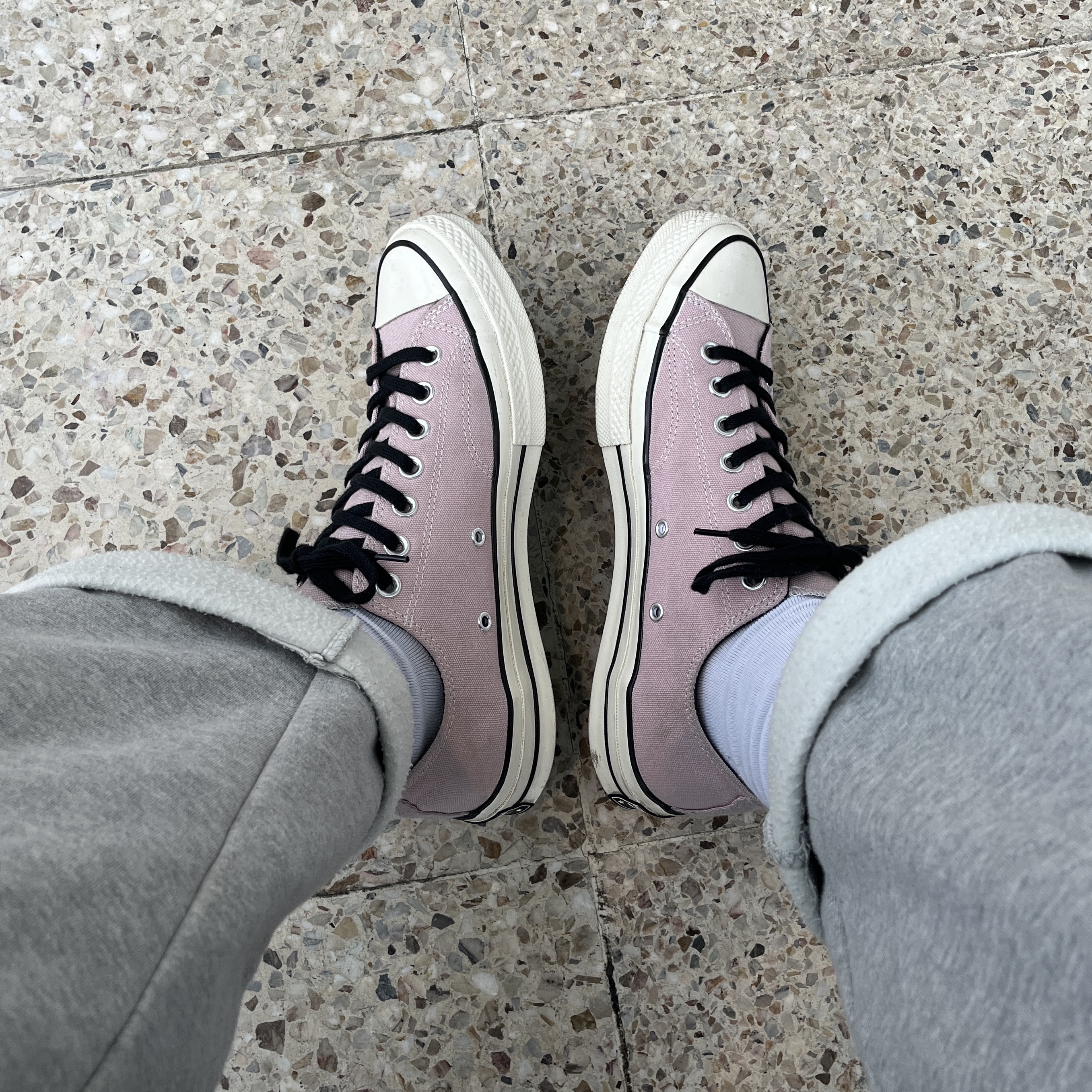 Converse Chuck 70 Ox Plum Chalk 착용 스타일 - 2