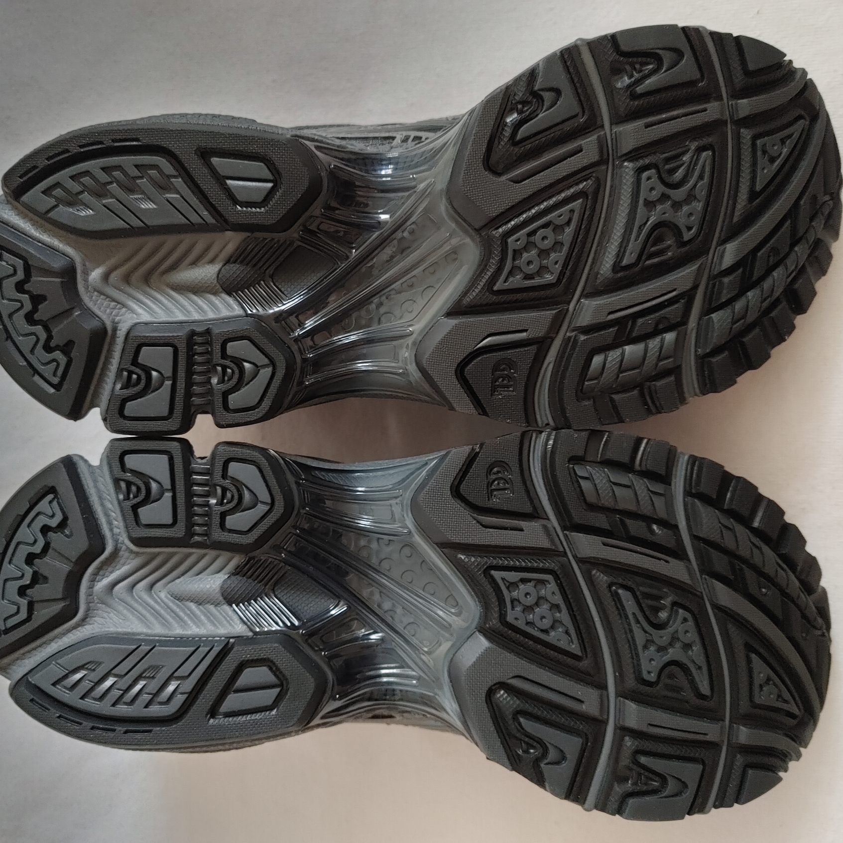 Asics x Unaffected Gel-Kayano 14 Silver Moon 착용 스타일 - 2