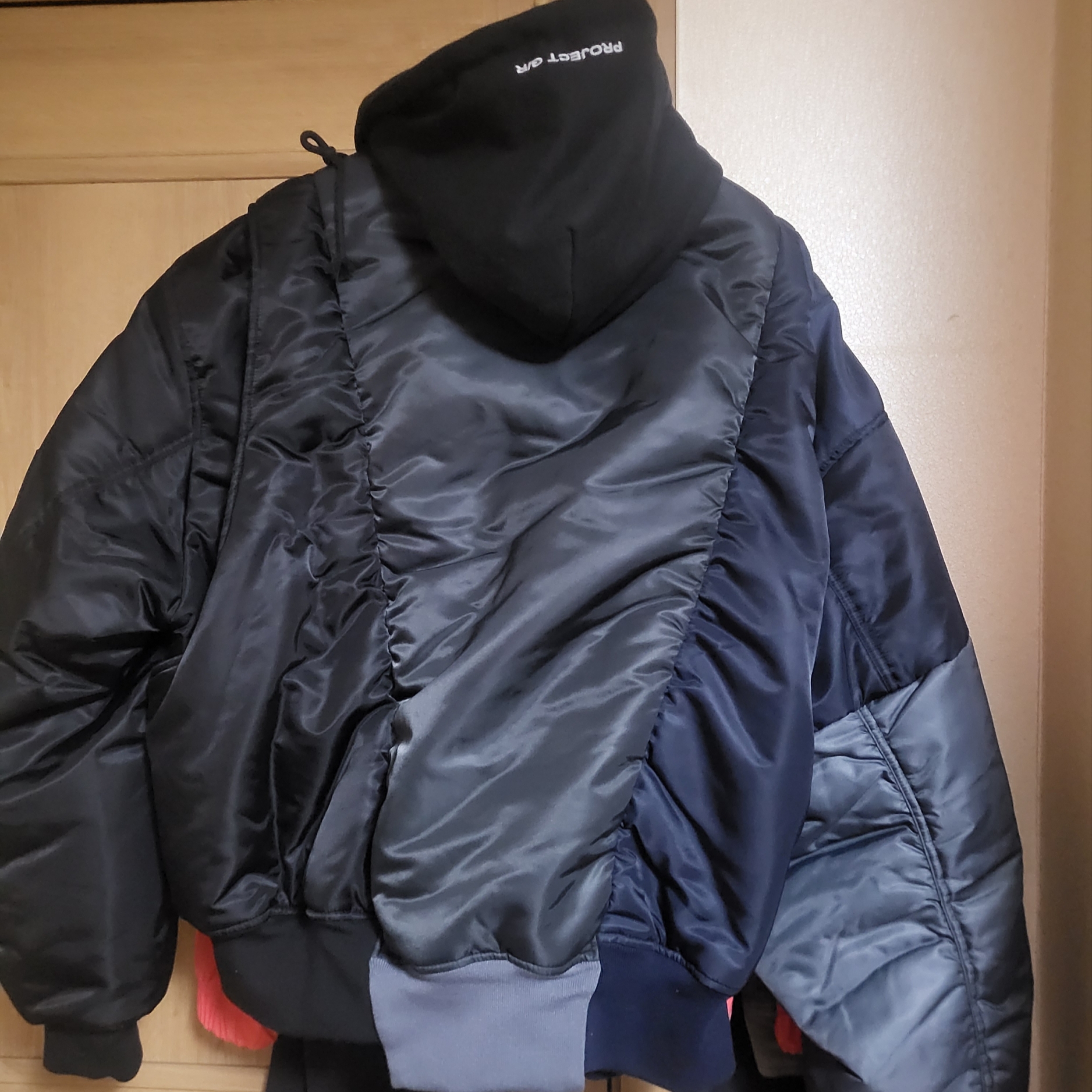 Project G/R Unbalanced Reworked Bomber Jacket Black 착용 스타일 - 3