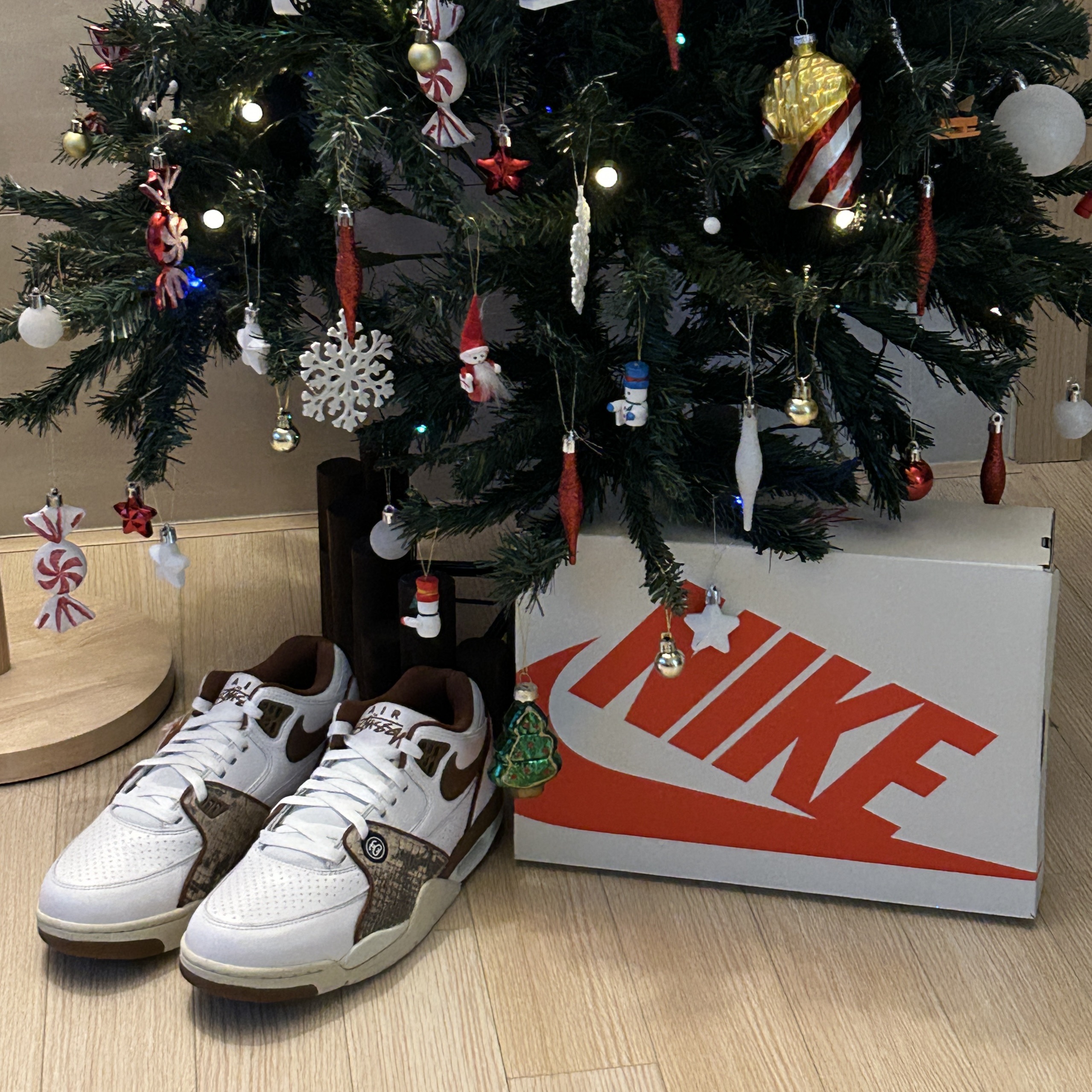 Nike x Stussy Air Flight 89 Low White and Pecan 착용 스타일 - 1