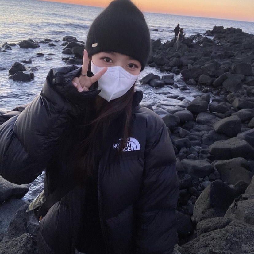 The North Face 1996 Eco Nuptse Jacket Black 착용 스타일 - 2