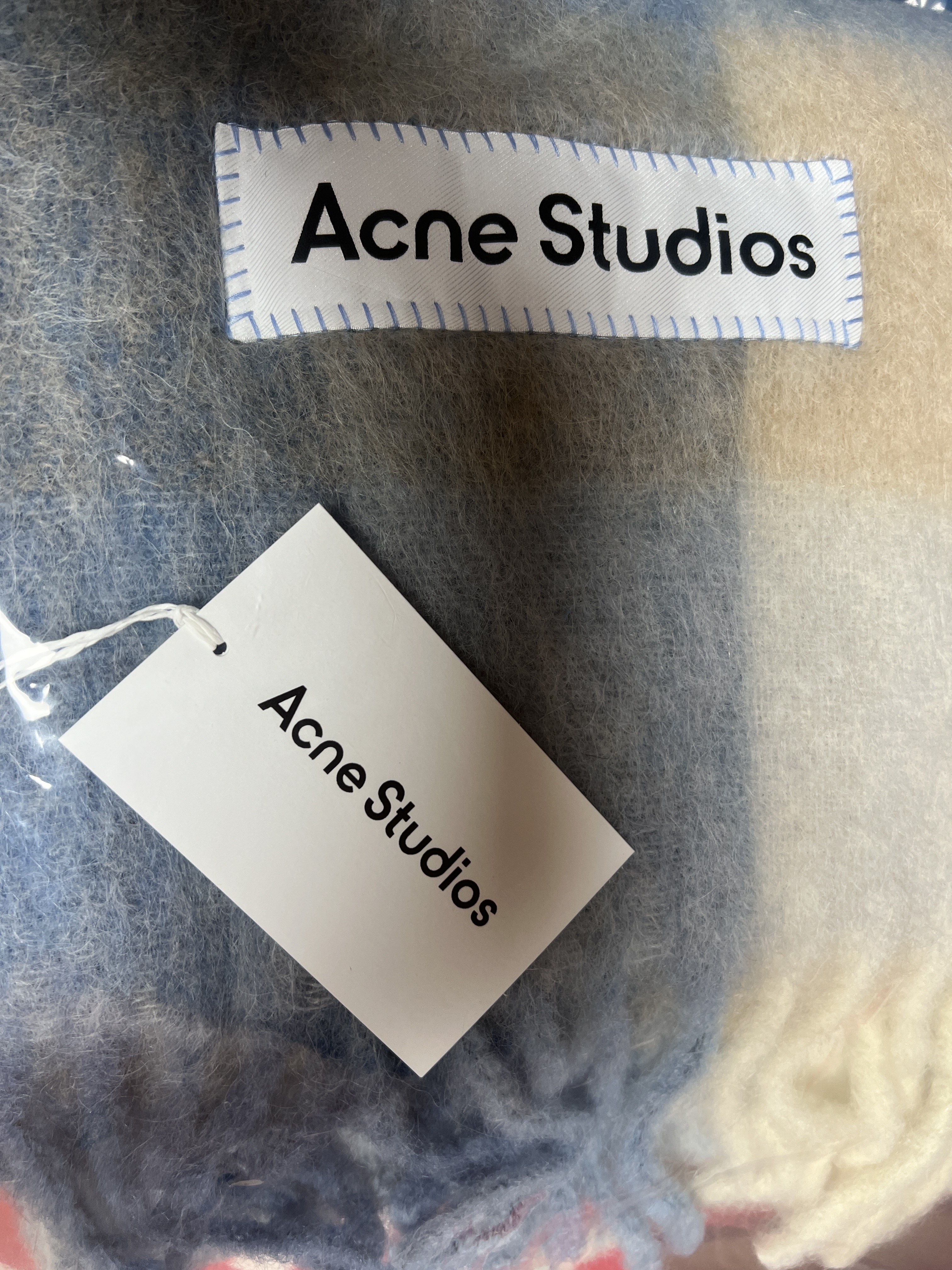 Acne Studios Mohair Check Muffler Pastel Blue Beige 착용 스타일