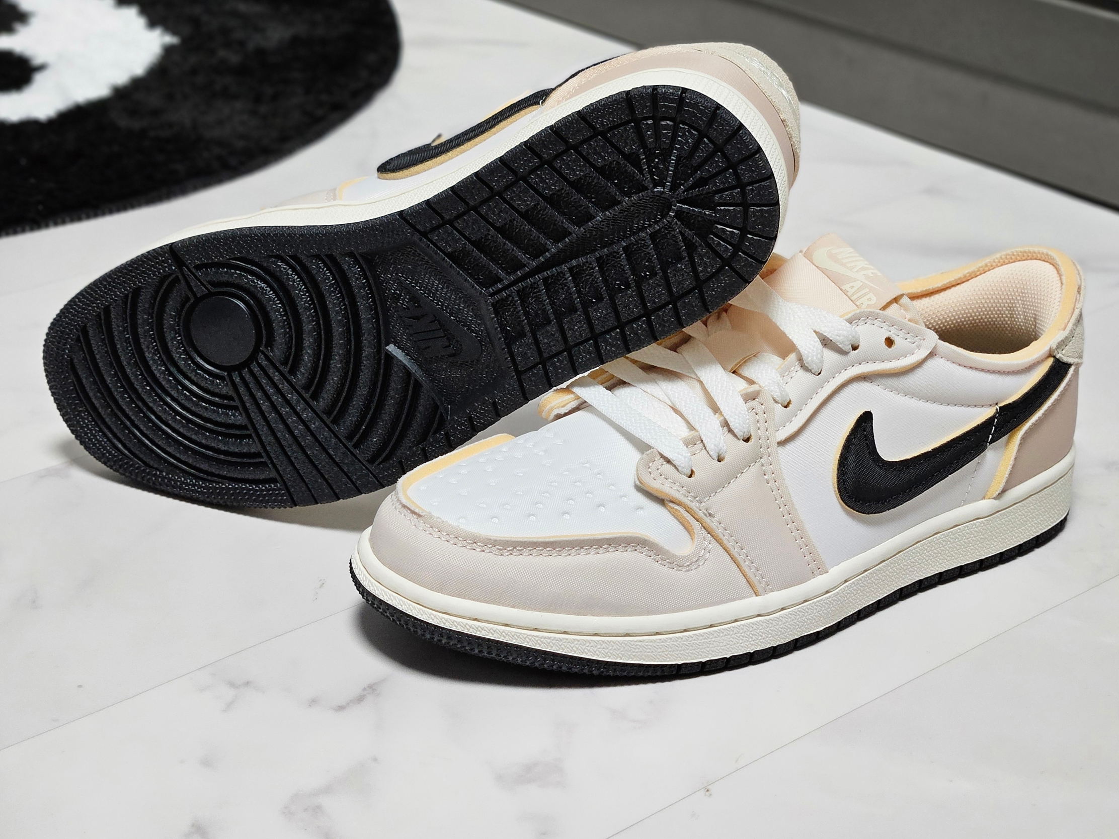 Jordan 1 Retro Low OG EX White and Coconut Milk 착용 스타일 - 8