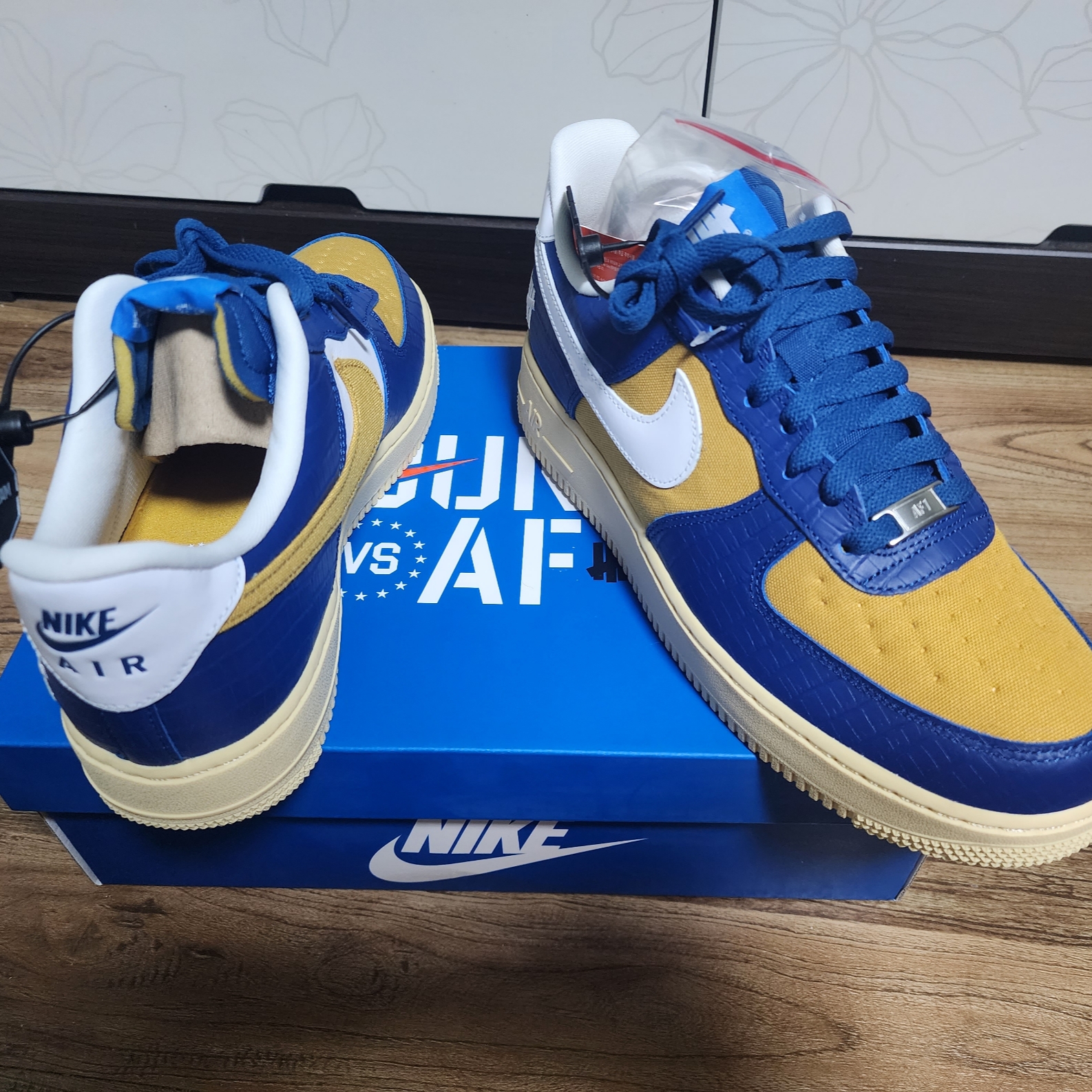 Nike x Undefeated Air Force 1 Low SP 5 On It Court Blue 착용 스타일 - 2