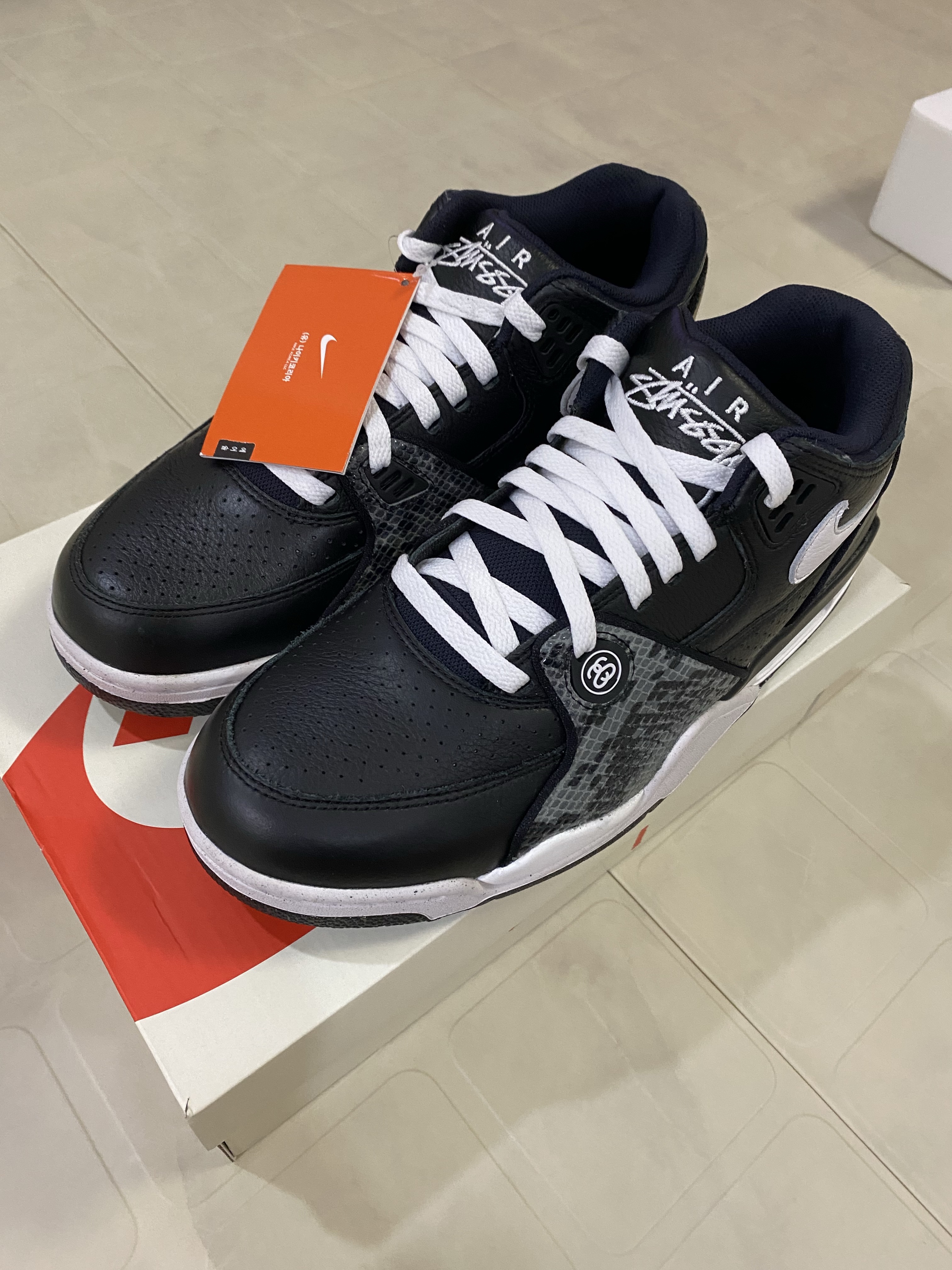 Nike x Stussy Air Flight 89 Low Black White 착용 스타일 - 1