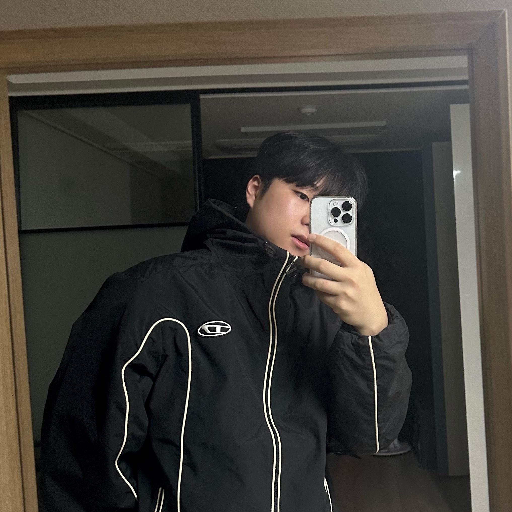 Diesel J-Hives Windbreaker with Contrast Piping Black 착용 스타일