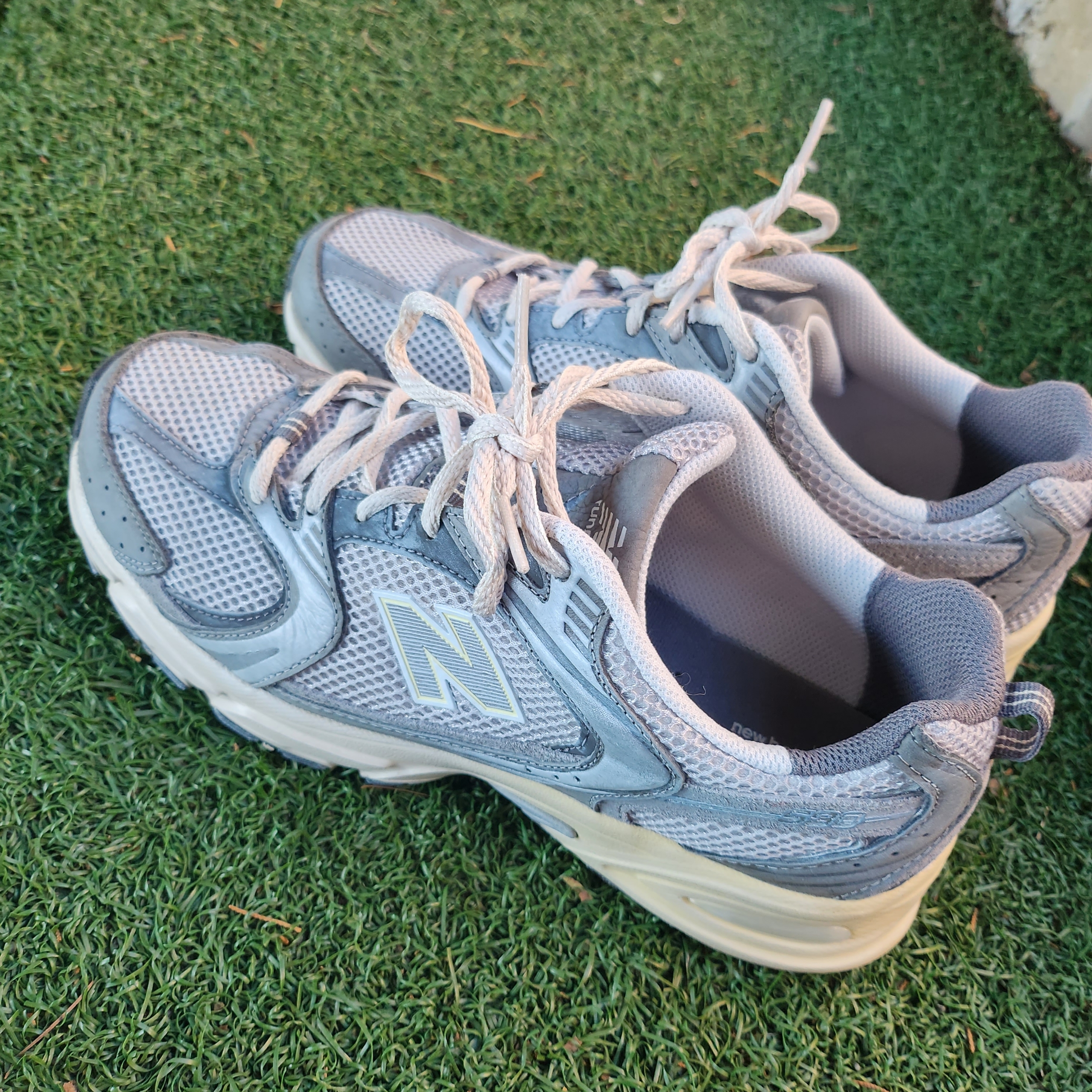 New Balance 530 Premium Vintage Grey Matter 착용 스타일