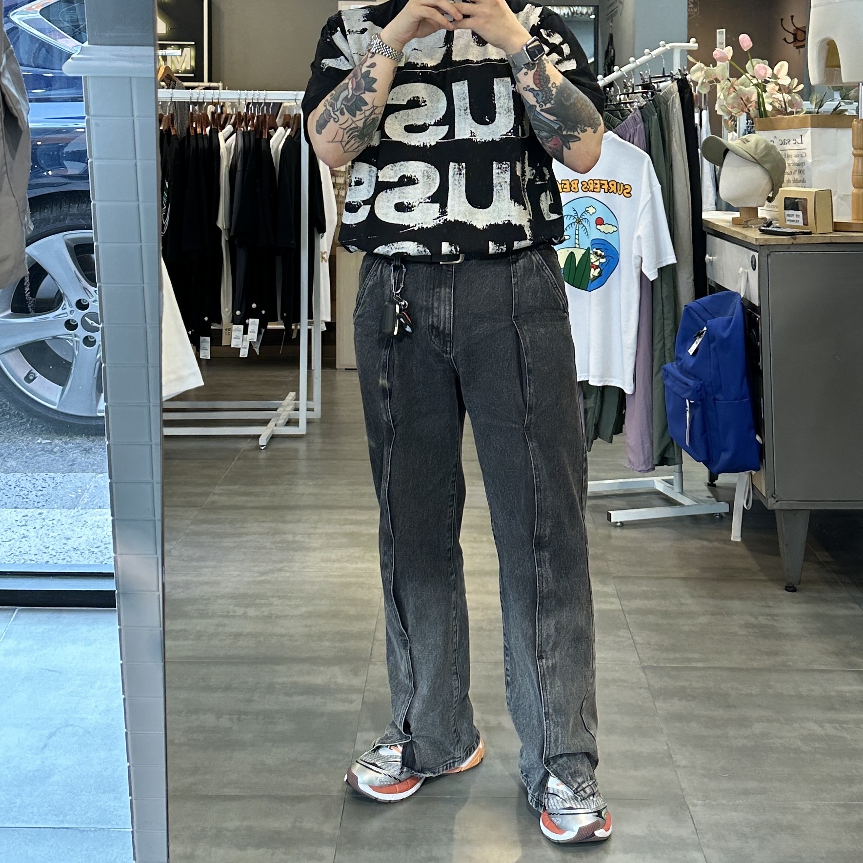 Stussy Stamp T-shirt Black, Puma Velophasis Phased Cool Light Gray Chili Powder 착용 스타일