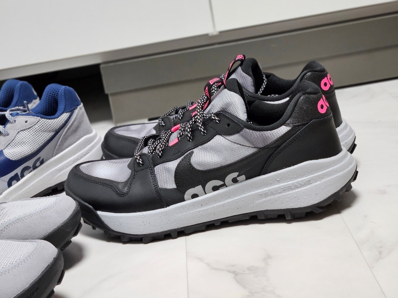 Nike ACG Lowcate SE Black Hyper Pink 착용 스타일 - 4