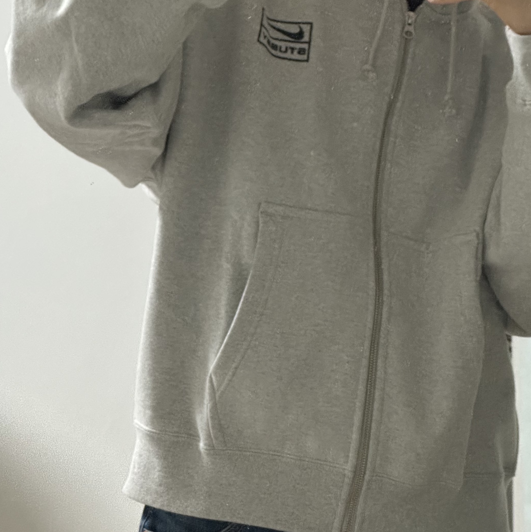 Nike x Stussy Full Zip Fleece Hoodie Grey Heather (FJ9181-050), Nike x Stussy NRG Fleece Crewneck Dark Grey Heather (DO9337-063) 착용 스타일 - 2