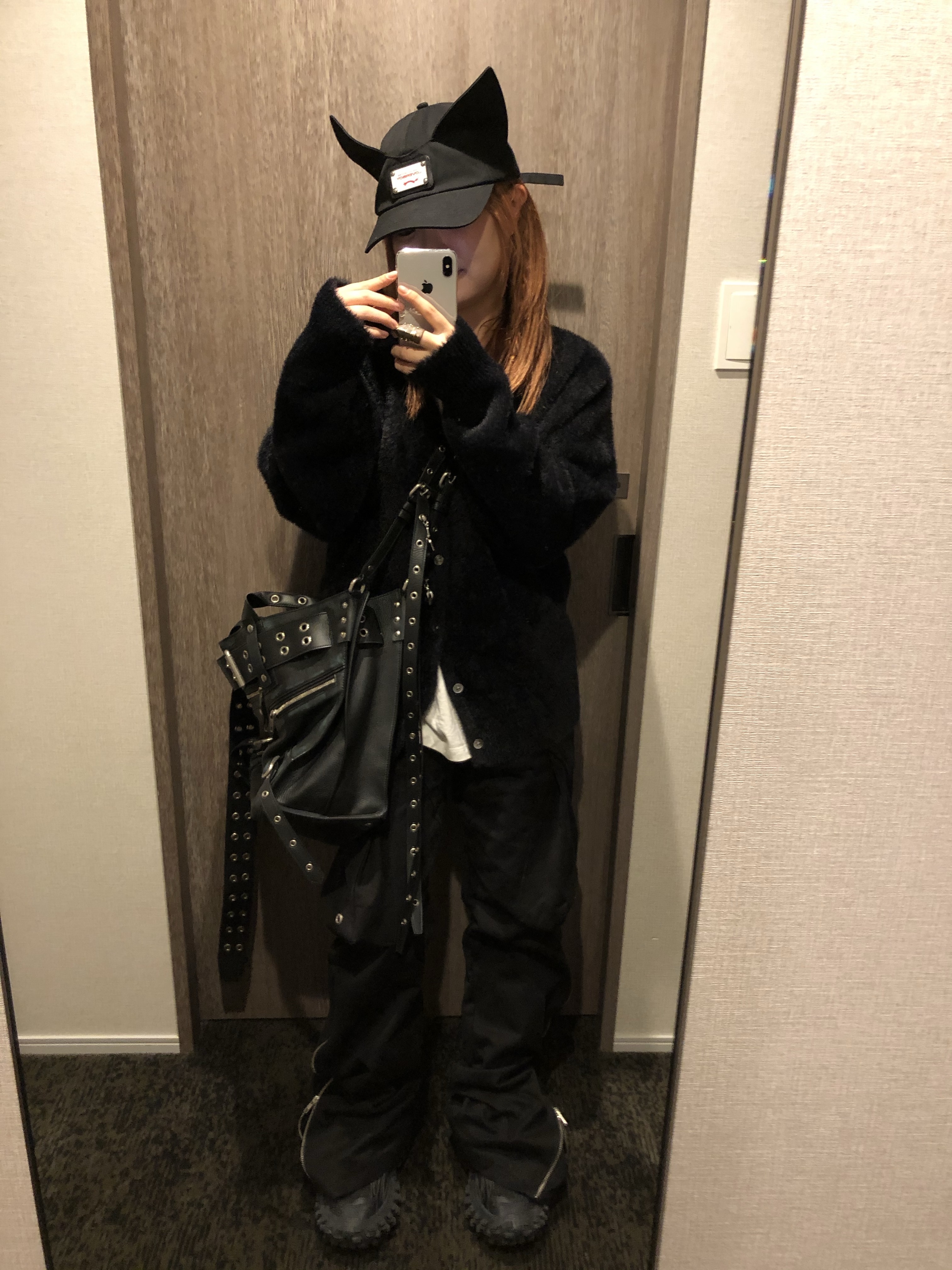 Stussy Shaggy Cardigan Black, Charles Jeffrey Loverboy Ears Cap Black 착용 스타일 - 1