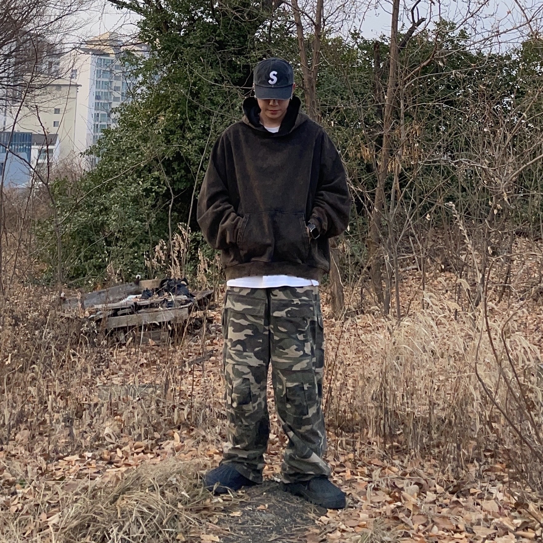 Supreme Pigment Canvas S Logo 6-Panel Black - 23SS 착용 스타일 - 2