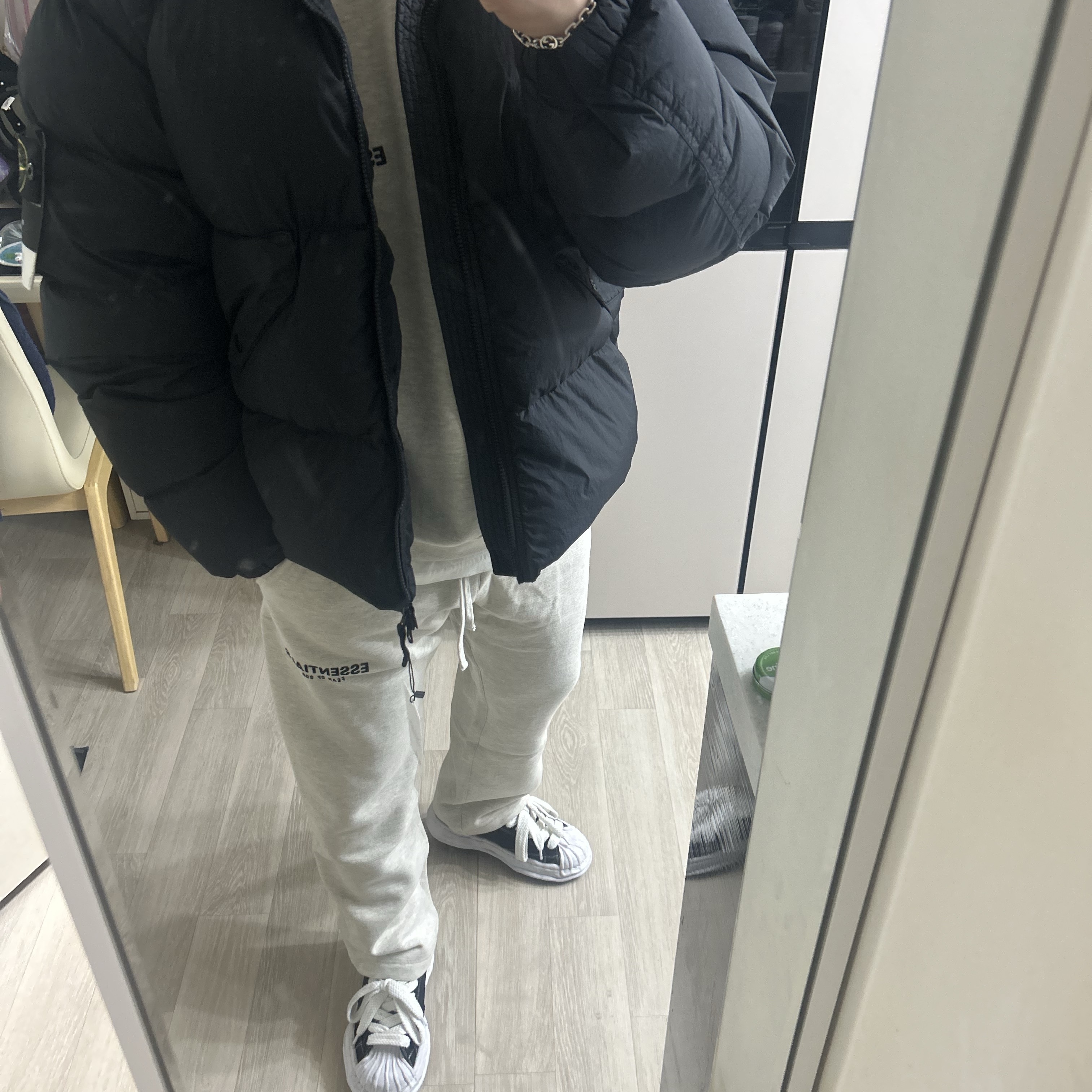 Essentials The Core Collection Relaxed Sweatpants Light Oatmeal 착용 스타일