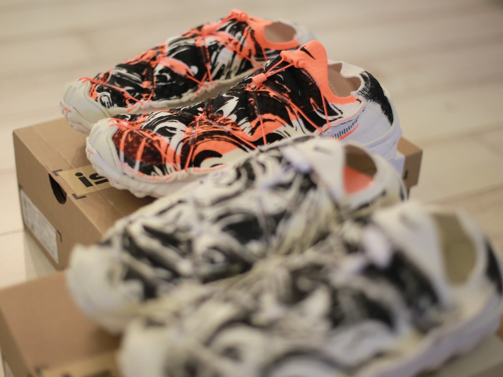 Nike ISPA Mindbody White and Total Orange, Nike ISPA Mindbody Black and White 착용 스타일 - 6