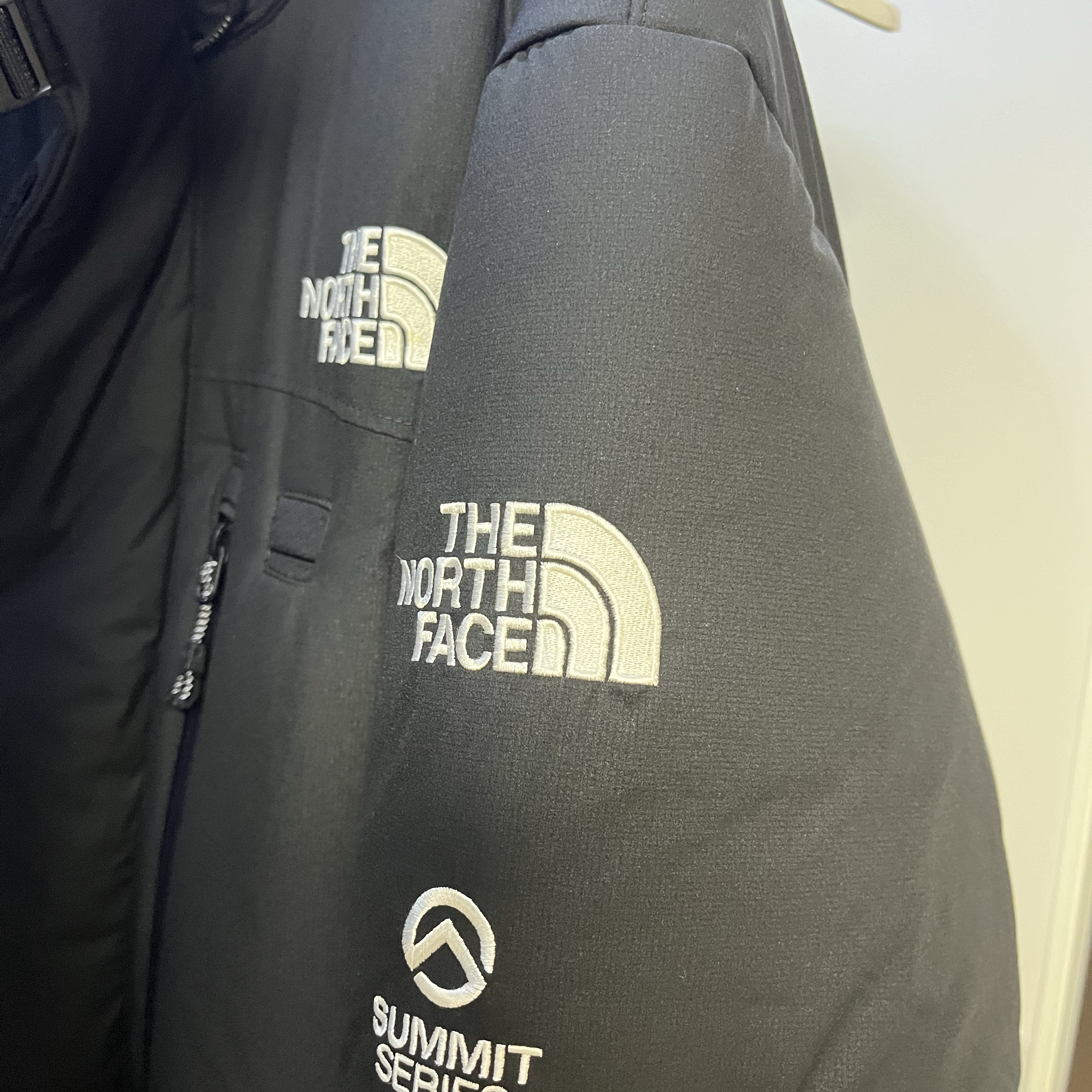 The North Face Himalayan Coat Black 착용 스타일