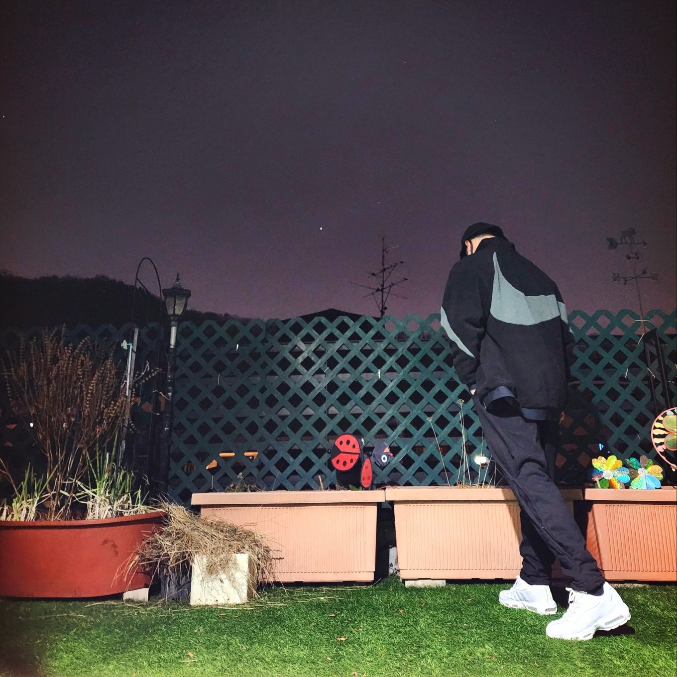 Stussy Stock Bucket Hat Black, Nike Big Swoosh Full Zip Jacket Black Anthracite 착용 스타일 - 2