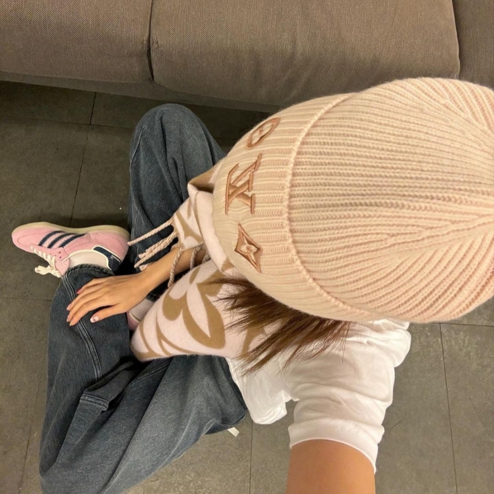 Adidas x Notitle. Samba OG Pink 착용 스타일 - 2