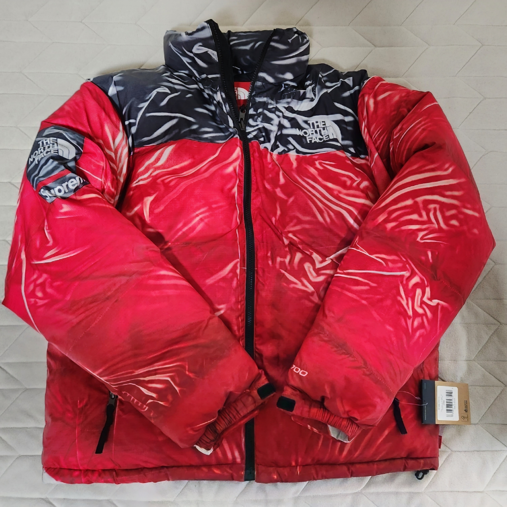 Supreme x The North Face Trompe L’oeil Printed Nuptse Jacket Red - 23SS 착용 스타일 - 1