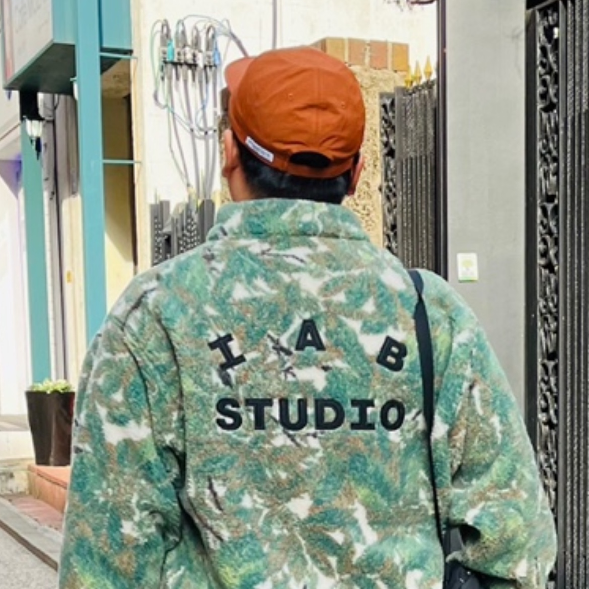 IAB Studio x Helinox Jacquard Half Zip-Up Bukhansan 착용 스타일