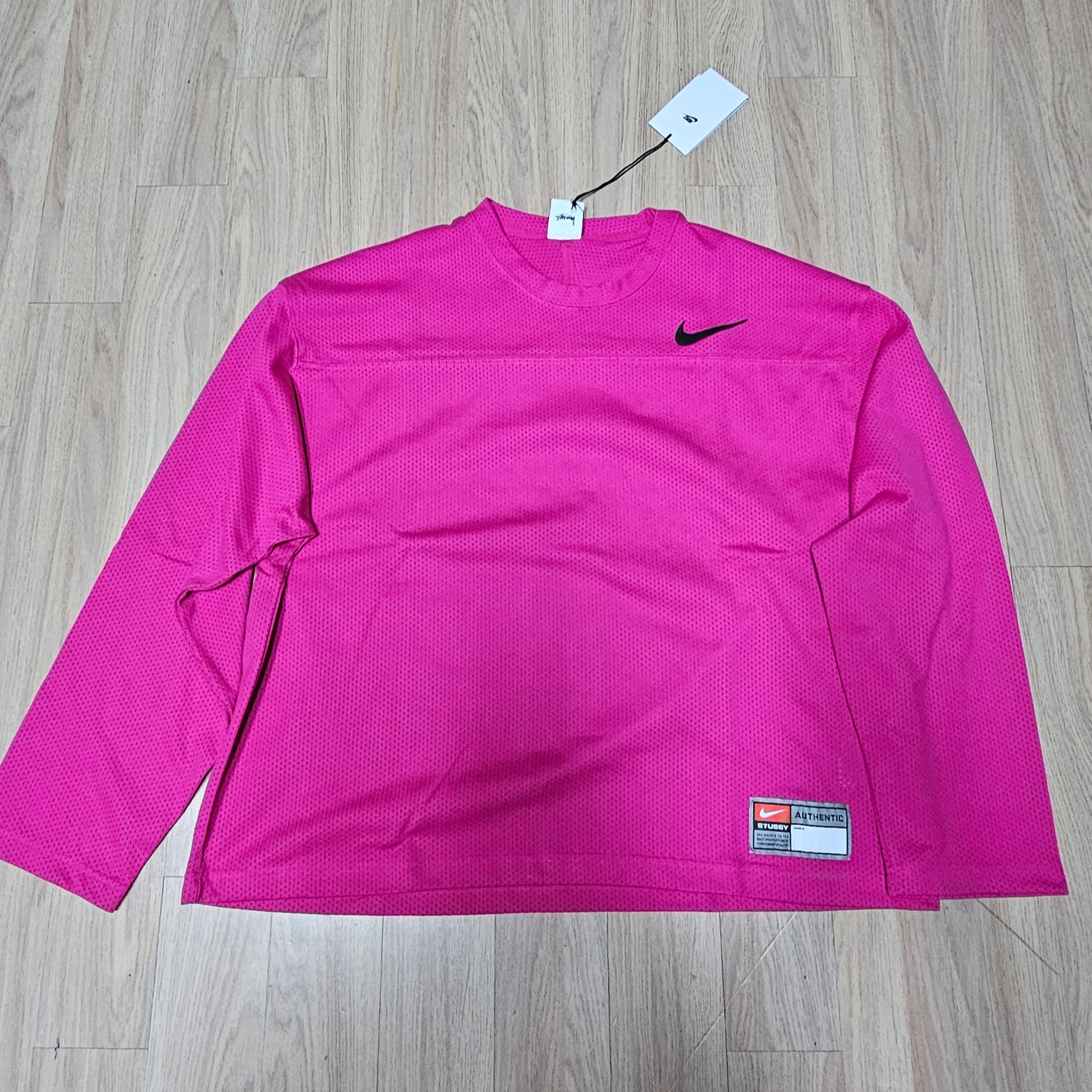 Nike x Stussy Long Sleeve Top Fireberry (FJ9164-615) 착용 스타일 - 1