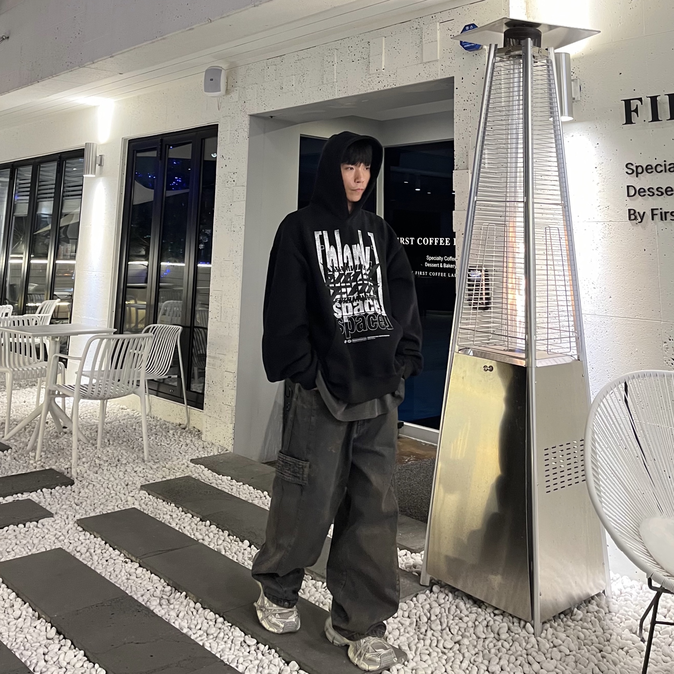 Farfromwhat Far Blank Space Hoodie Black, Ourpas 066 Painted Saggy Jean 착용 스타일 - 2