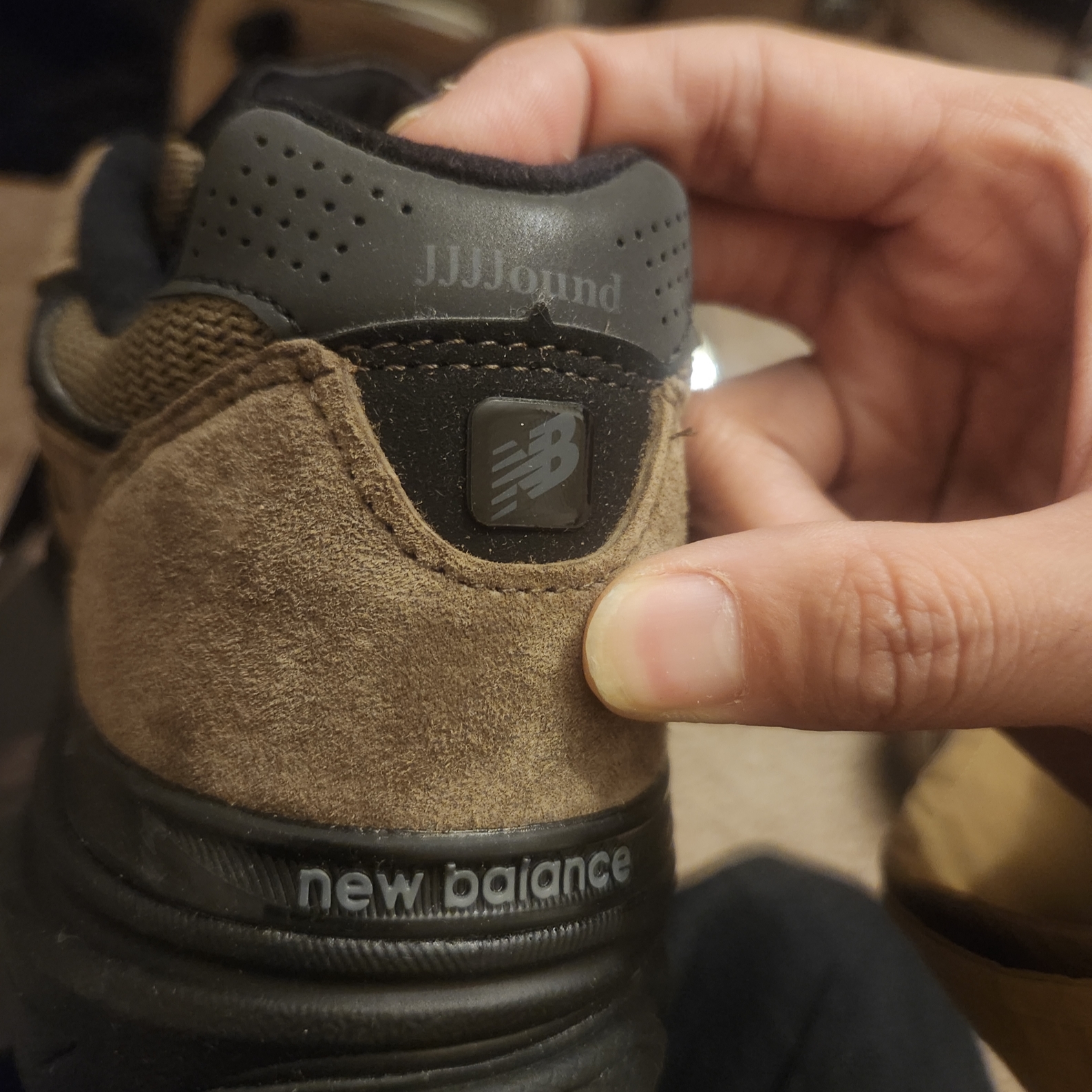 New Balance x JJJJound 990v3 Brown Black 착용 스타일 - 3