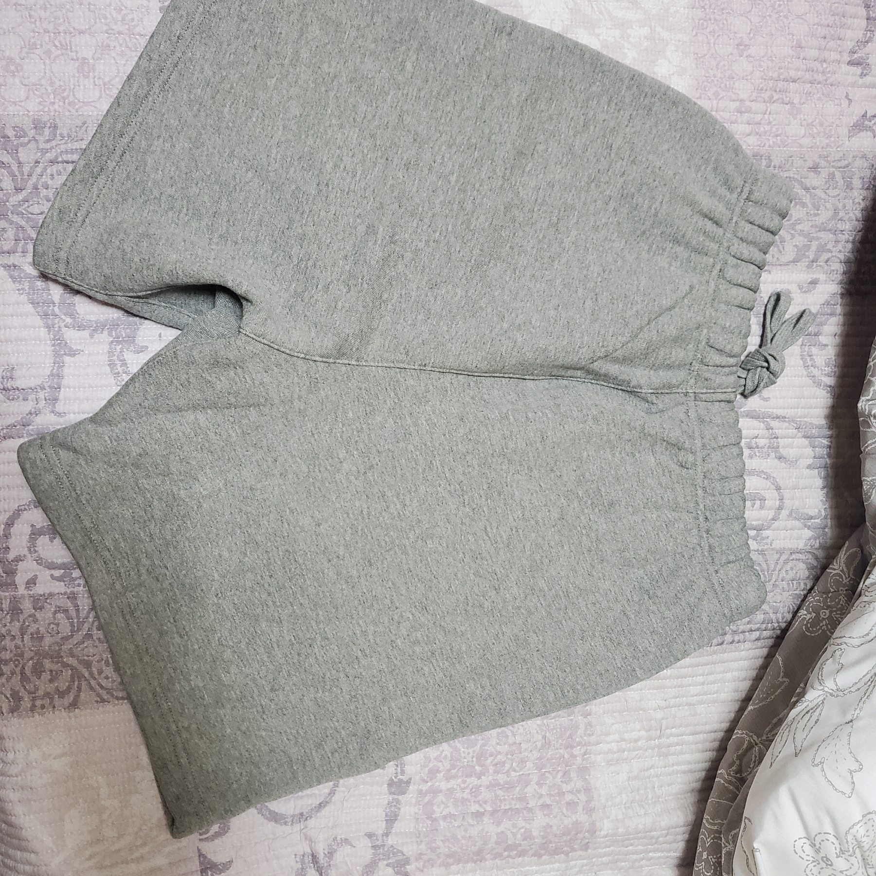 Essentials The Core Collection Sweatshorts Heather Oatmeal 착용 스타일 - 3