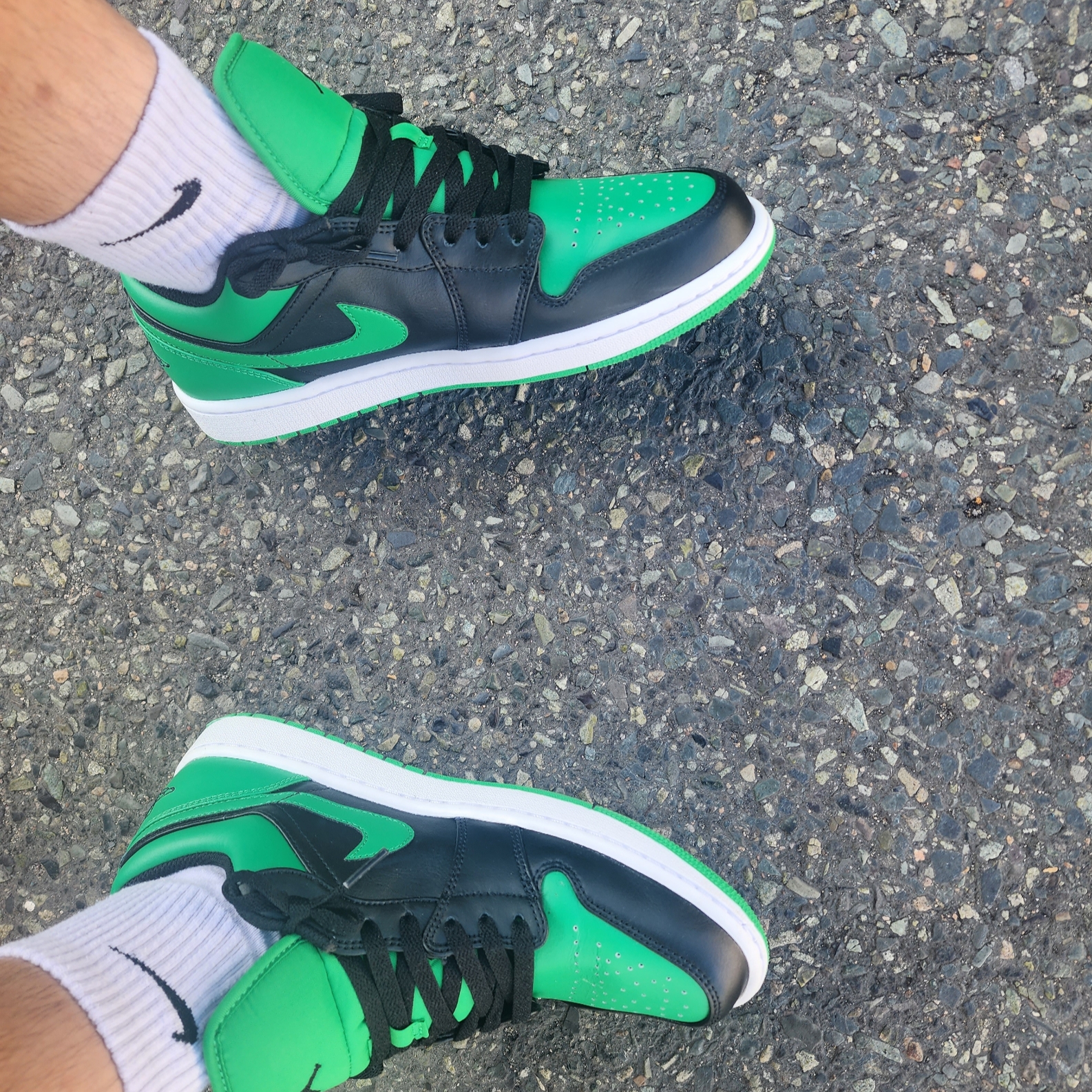 Jordan 1 Low Lucky Green 착용 스타일 - 3